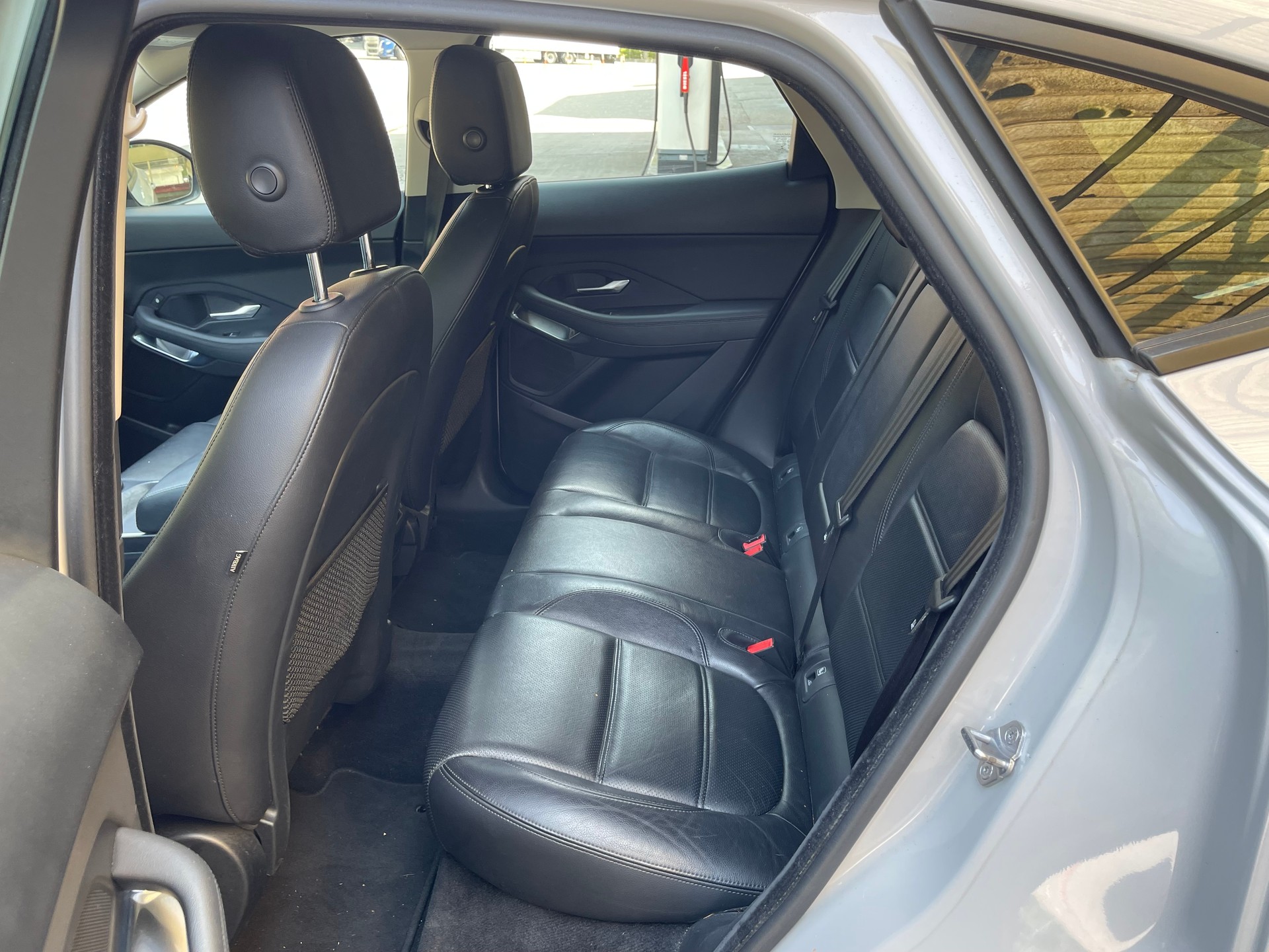 JAGUAR E-Pace 2.0d D150 S AWD Automatik-image-11