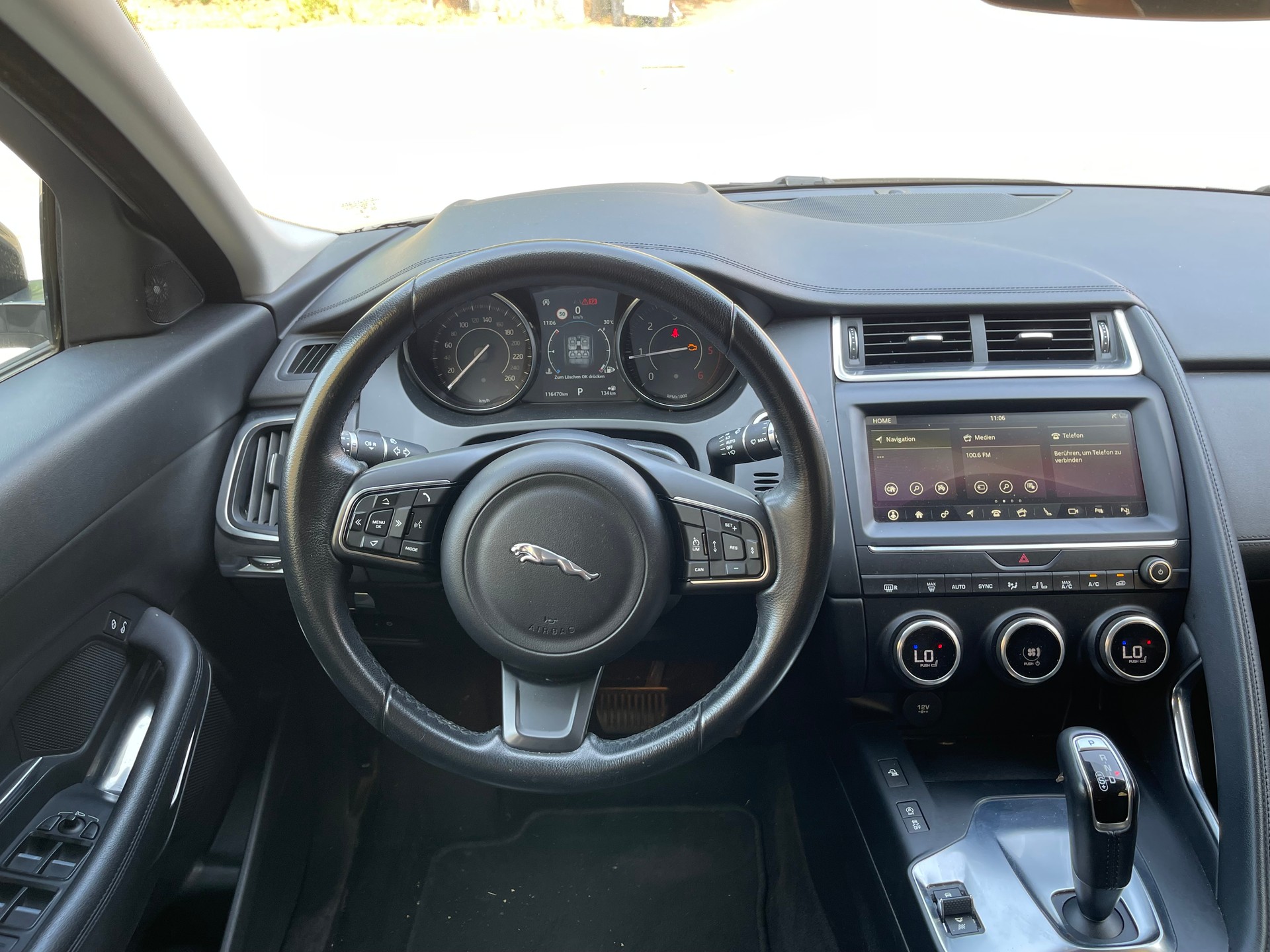 JAGUAR E-Pace 2.0d D150 S AWD Automatik-image-8