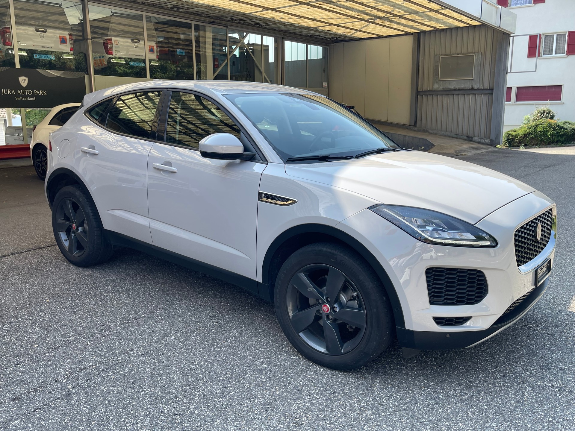 JAGUAR E-Pace 2.0d D150 S AWD Automatik-image-2
