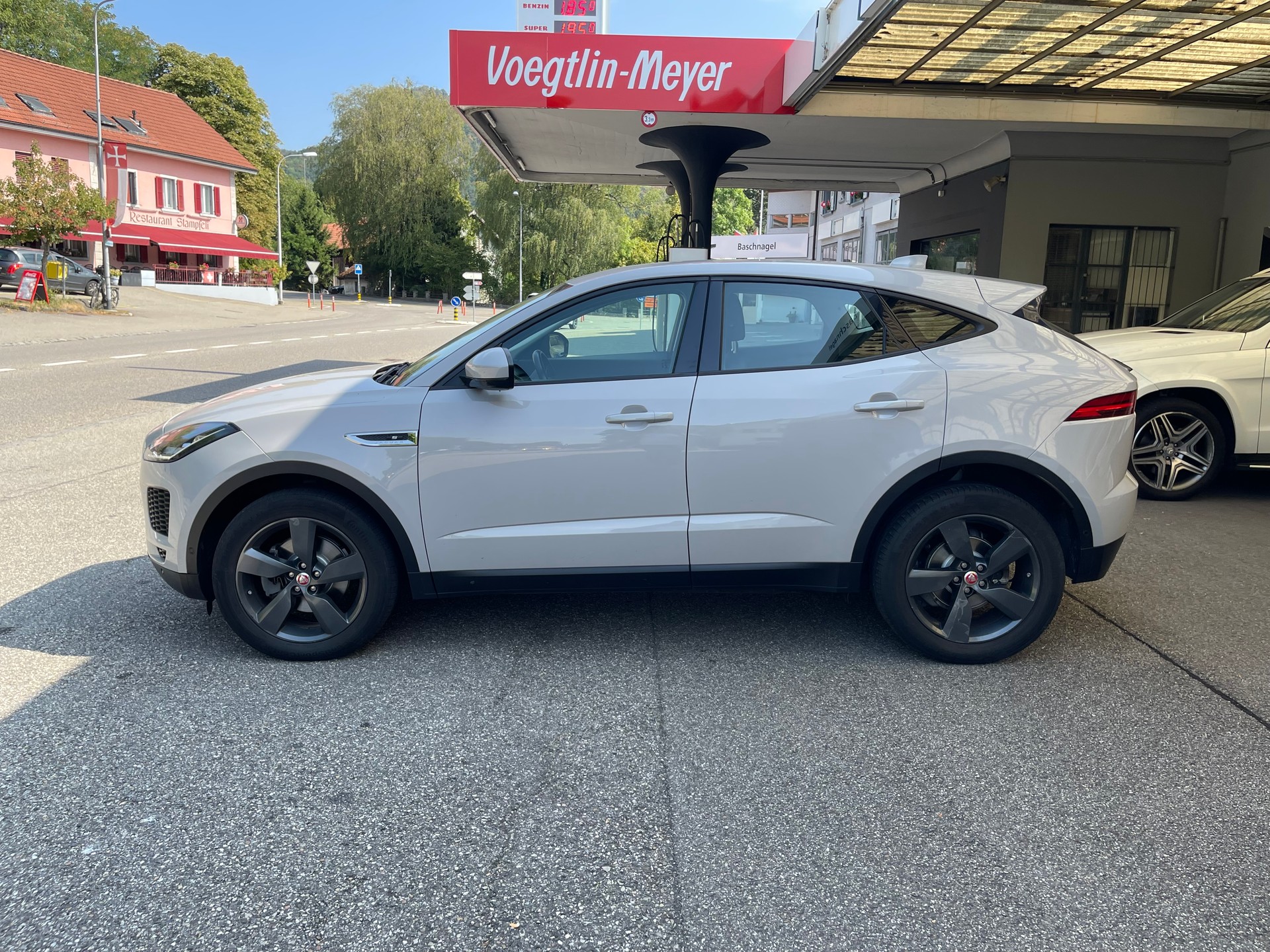 JAGUAR E-Pace 2.0d D150 S AWD Automatik-image-6