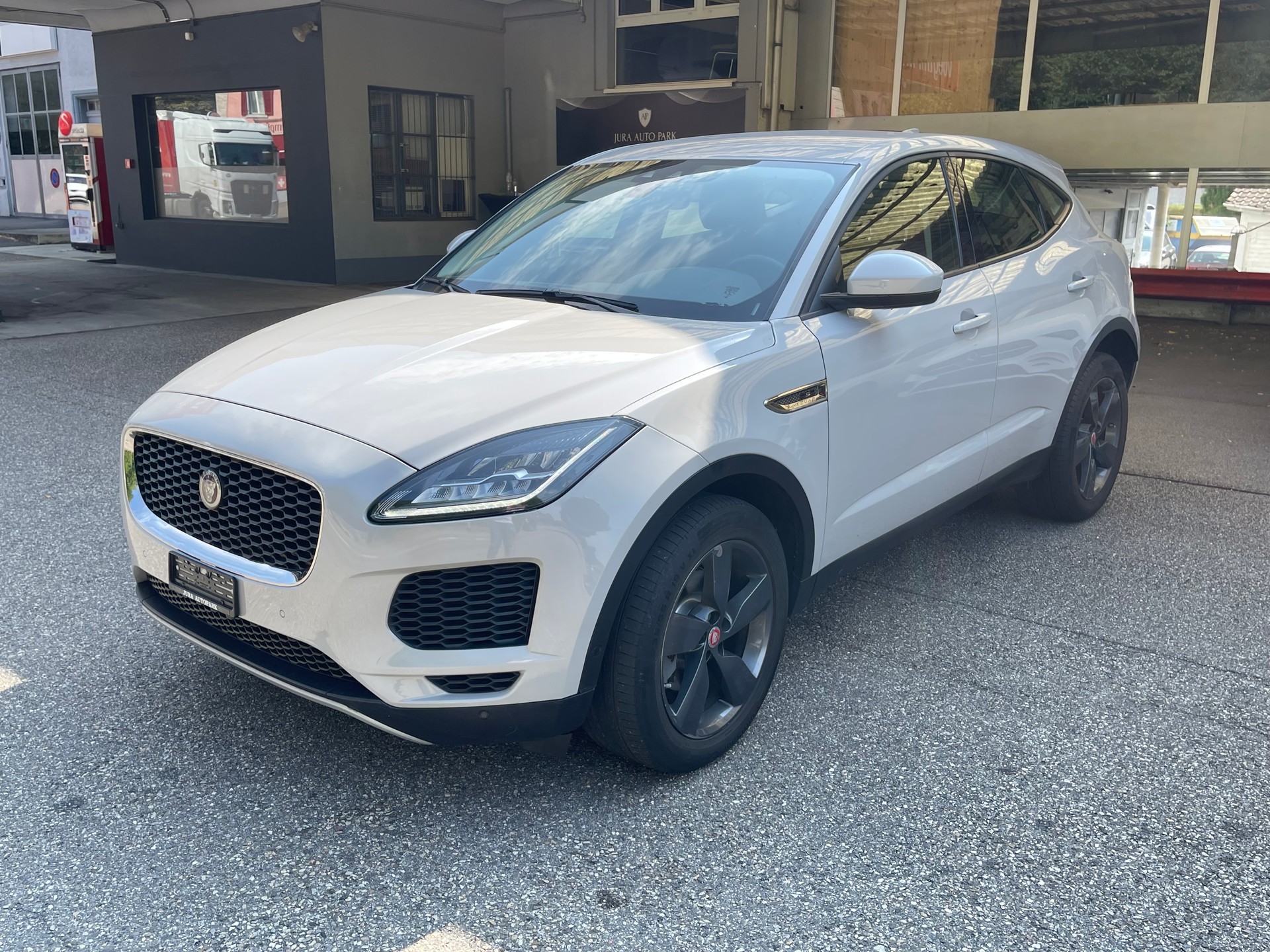 JAGUAR E-Pace 2.0d D150 S AWD Automatik-image-0