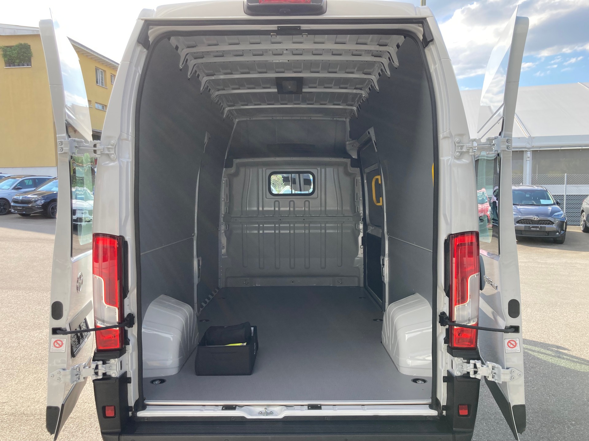 TOYOTA Proace MAX 2.2D Panel Van HD Active 3,5t L3H3-image-9