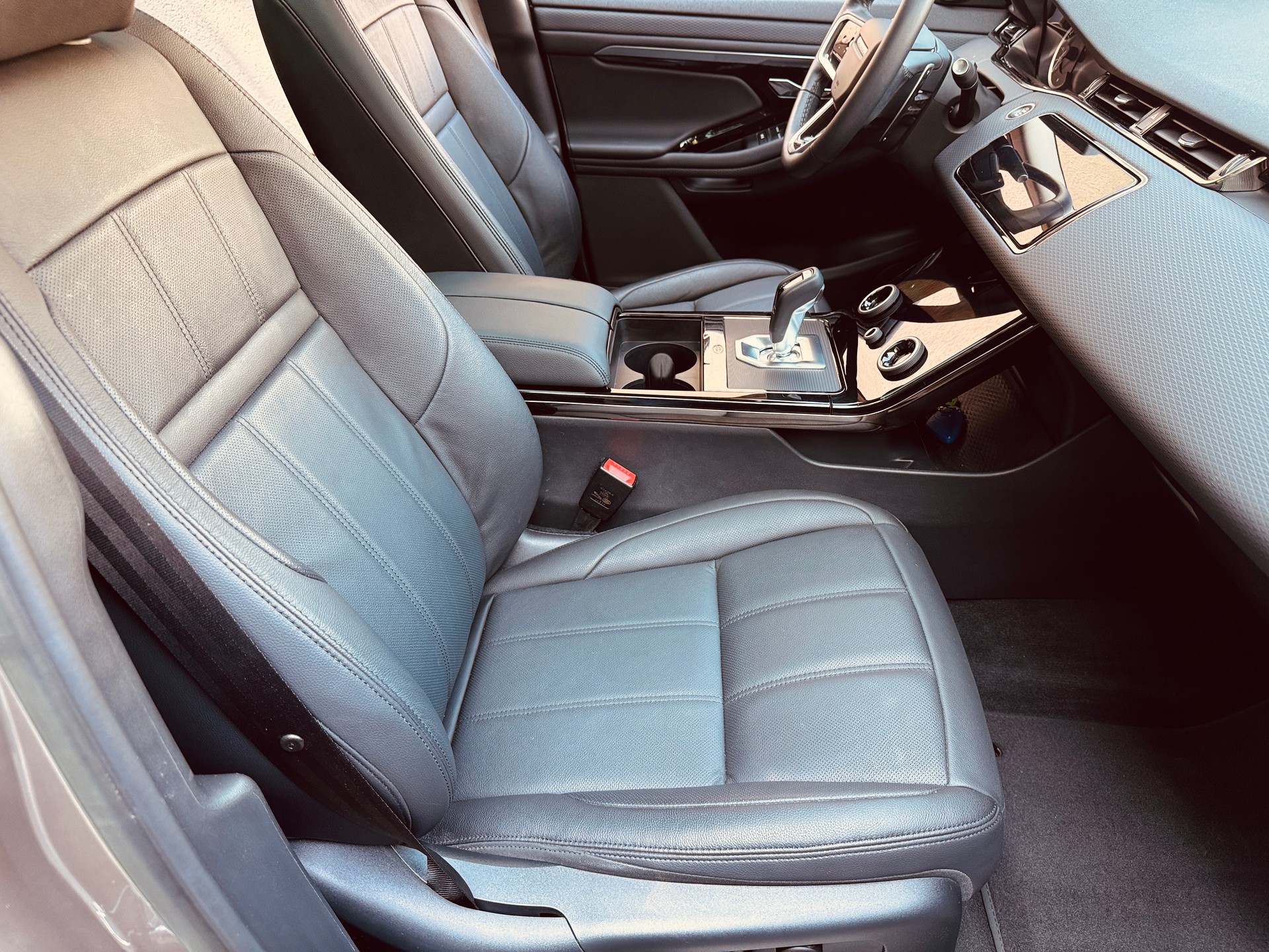 LAND ROVER Range Rover Evoque P 300e S AT8-image-14