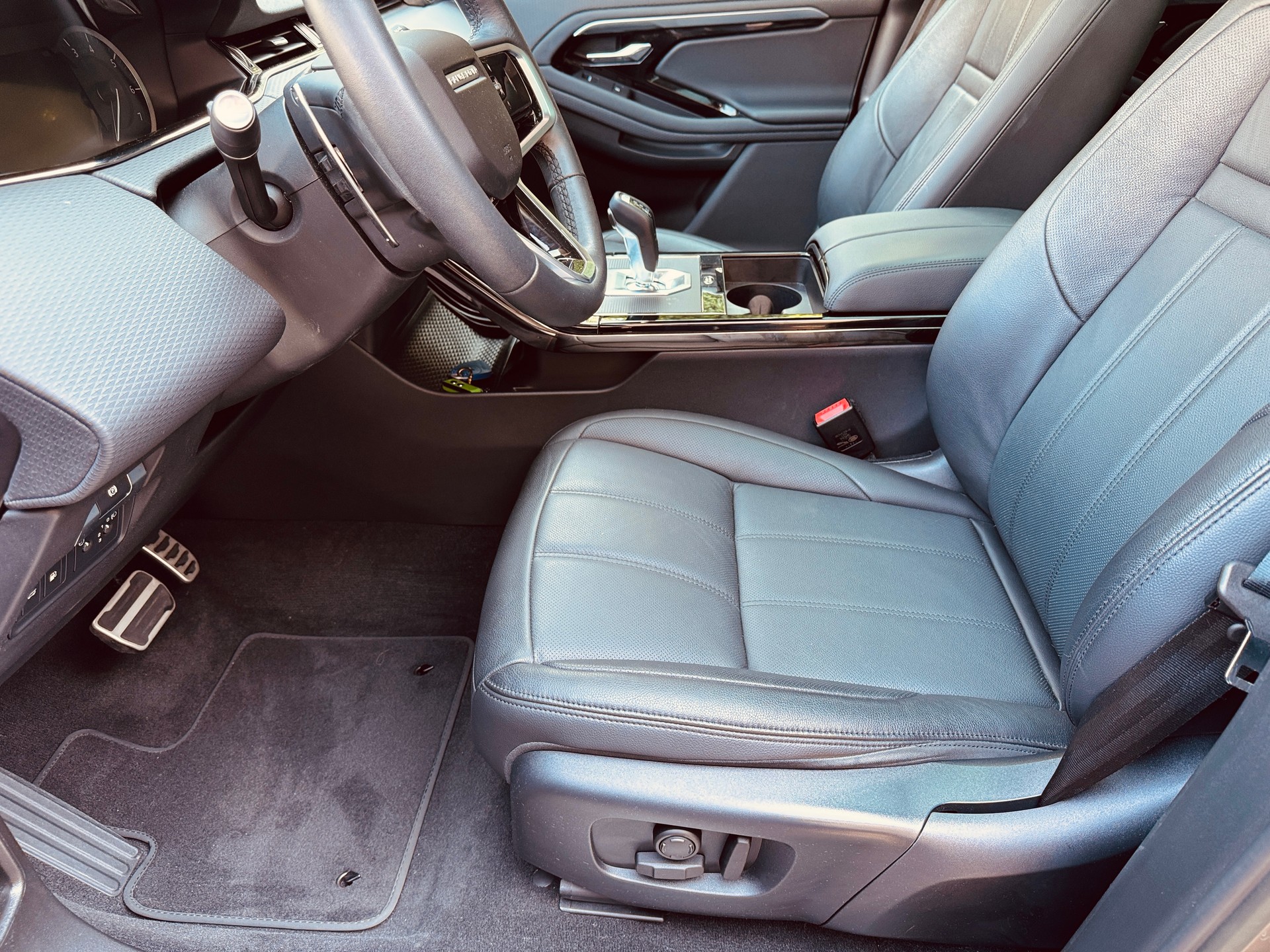 LAND ROVER Range Rover Evoque P 300e S AT8-image-13