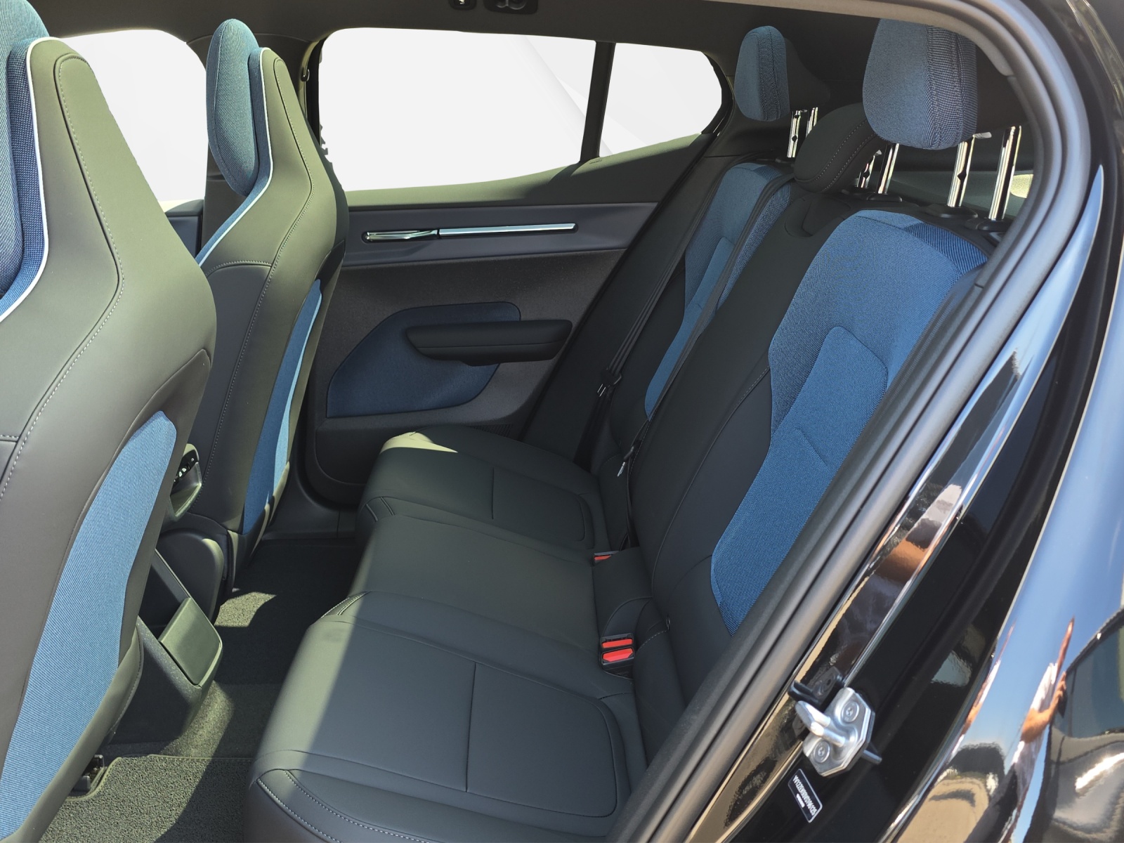 VOLVO EX 30 E60 Twin Ultra Performance Sw. Black Ed. AWD-image-13