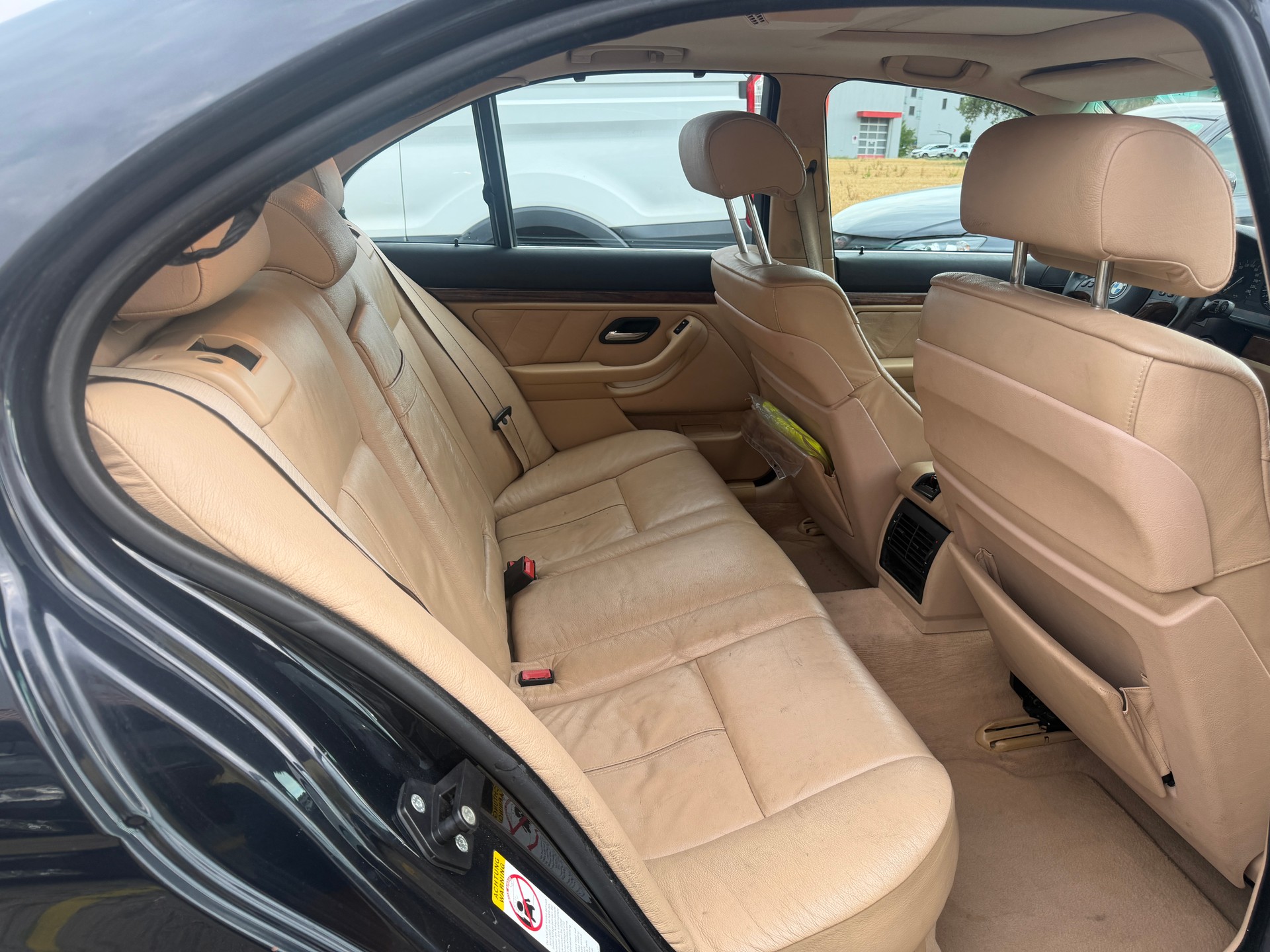 BMW 540i-image-12