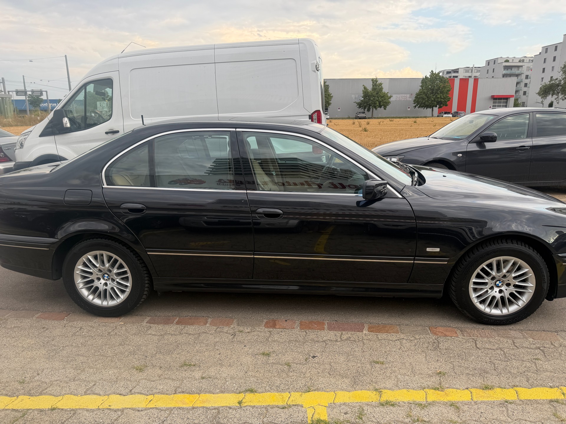 BMW 540i-image-3