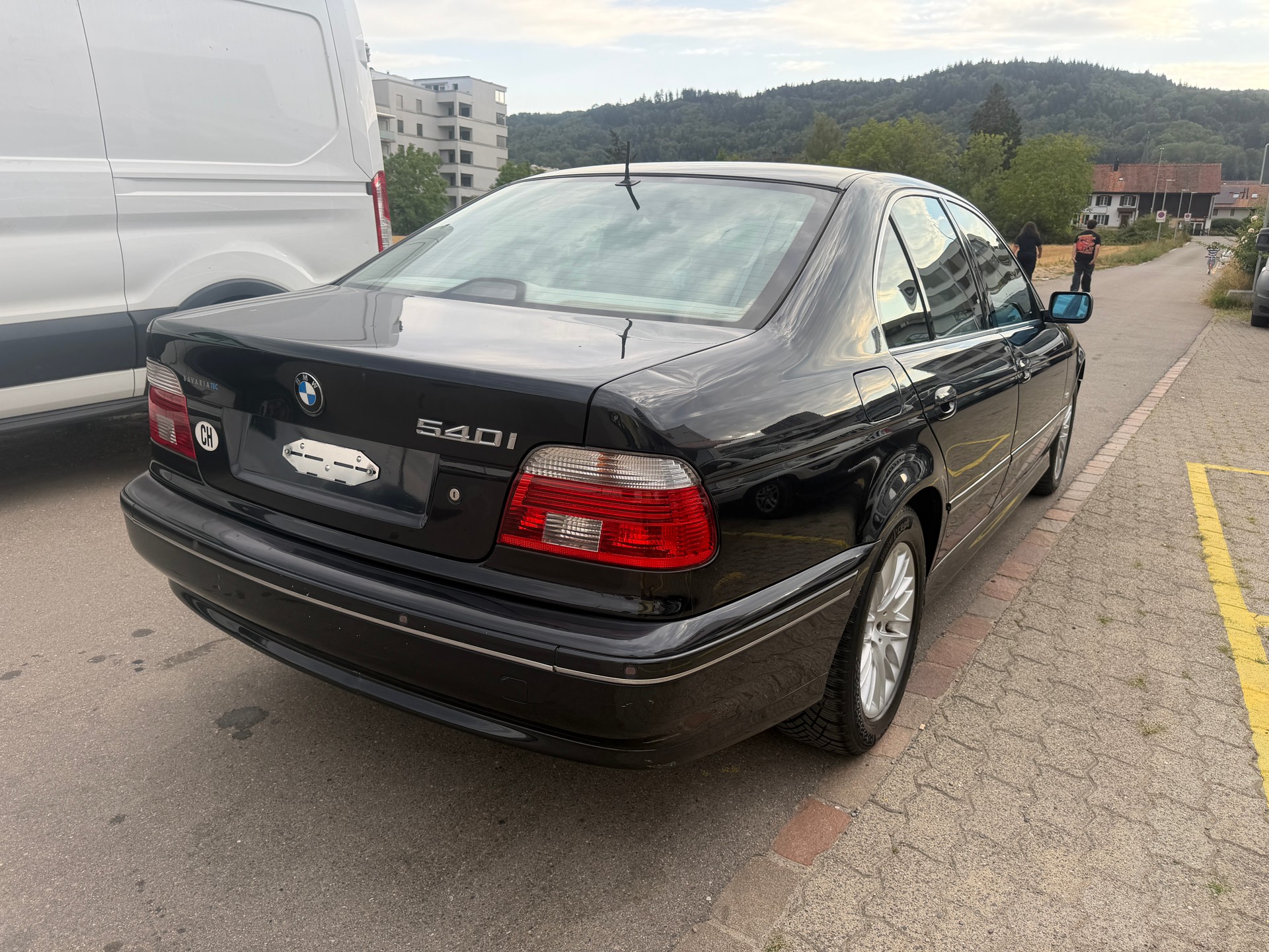BMW 540i-image-6