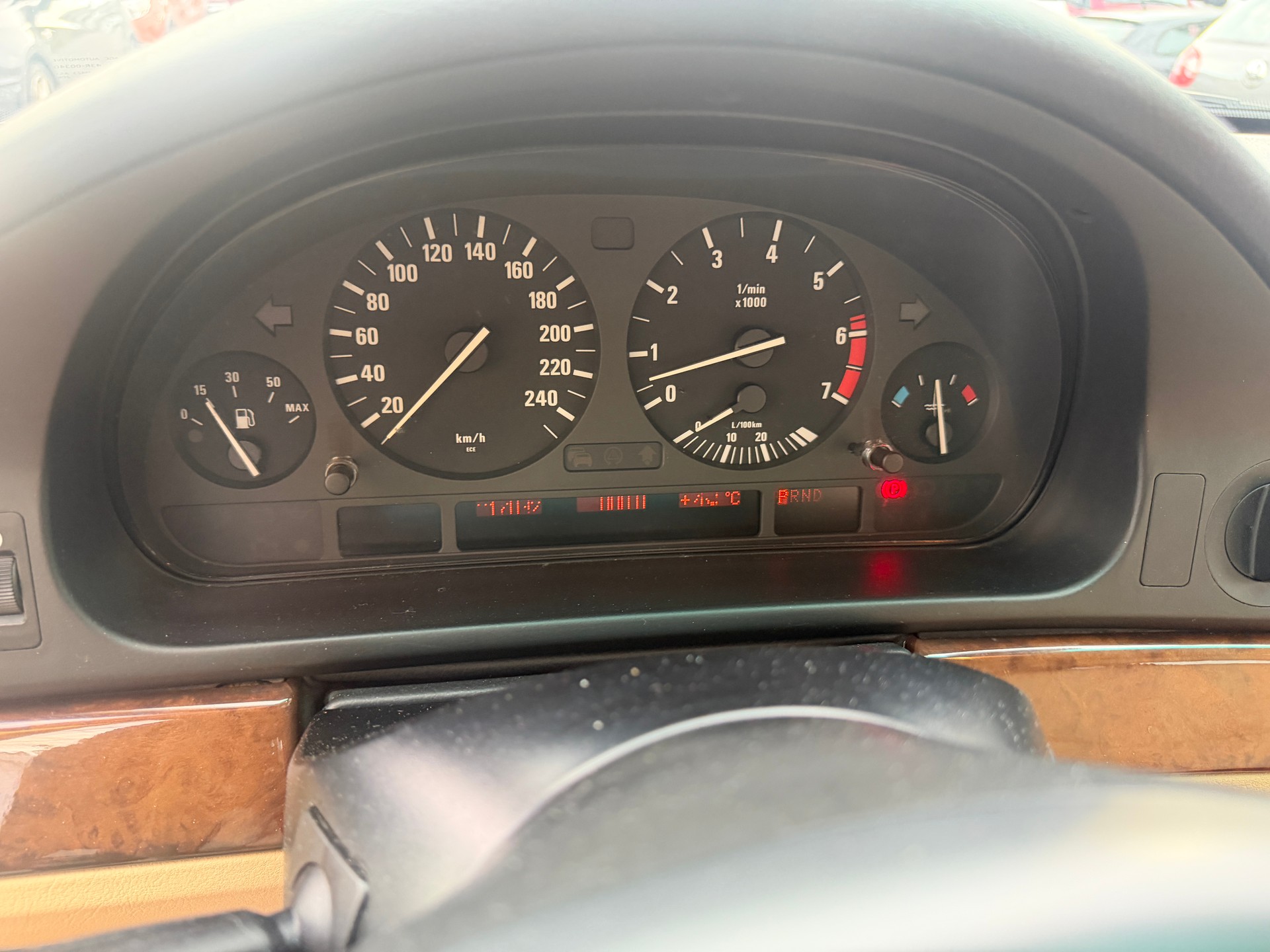 BMW 540i-image-11