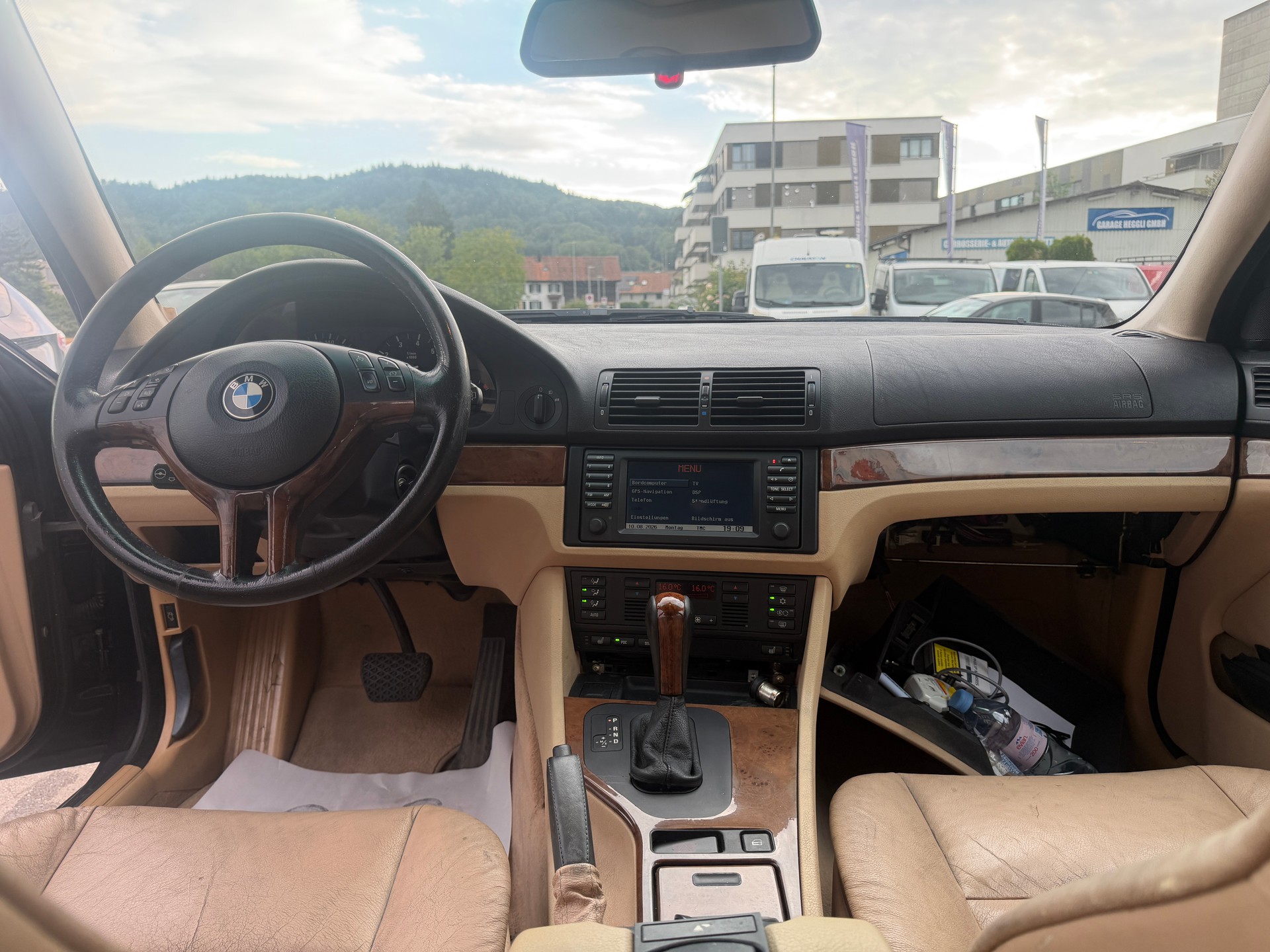 BMW 540i-image-9
