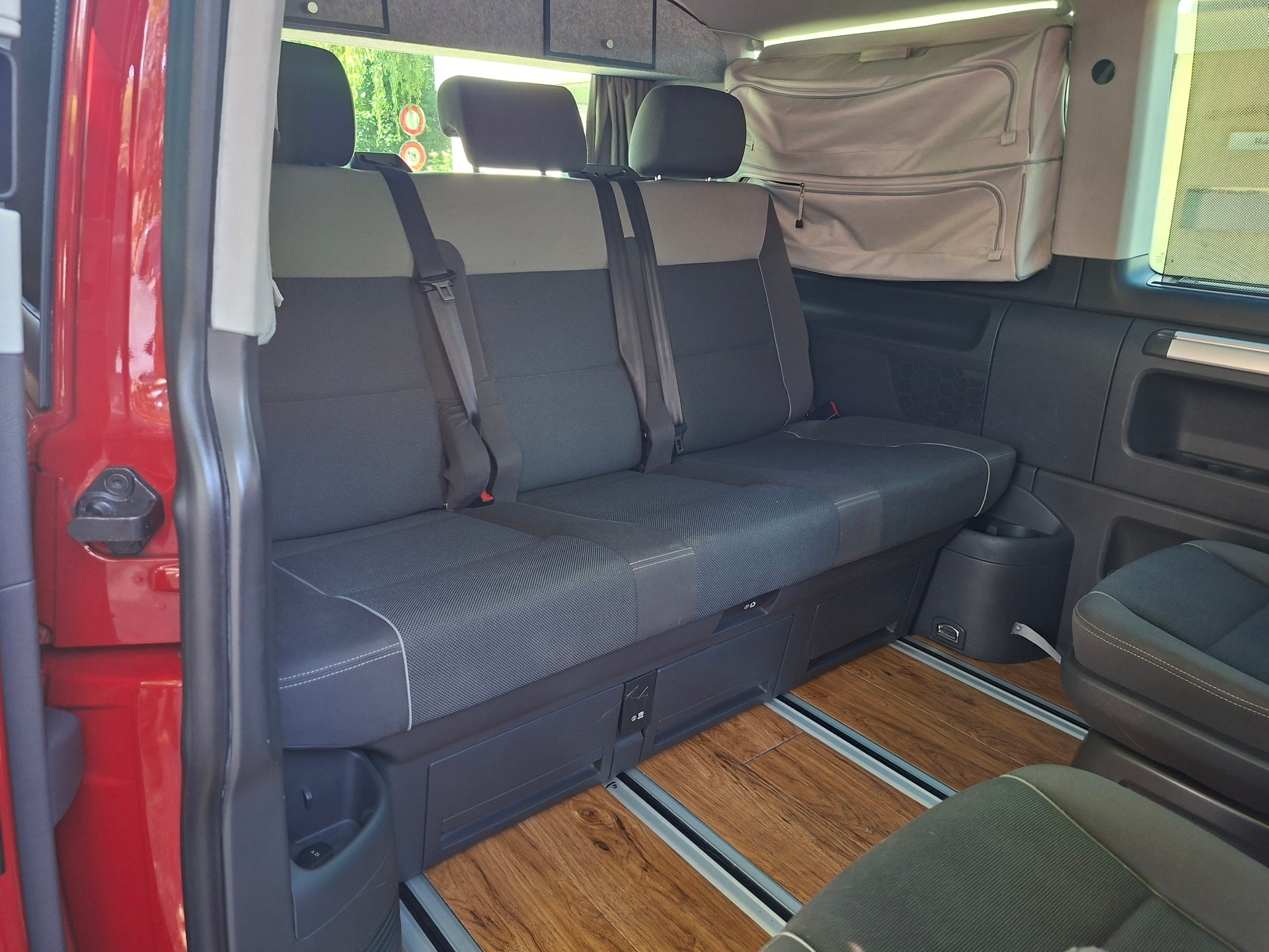 VW VW T5.1 2.0 TDI 140PS DSG AUT. MAREMONTI FAMILYCAMPER 5-7SITZE-image-11