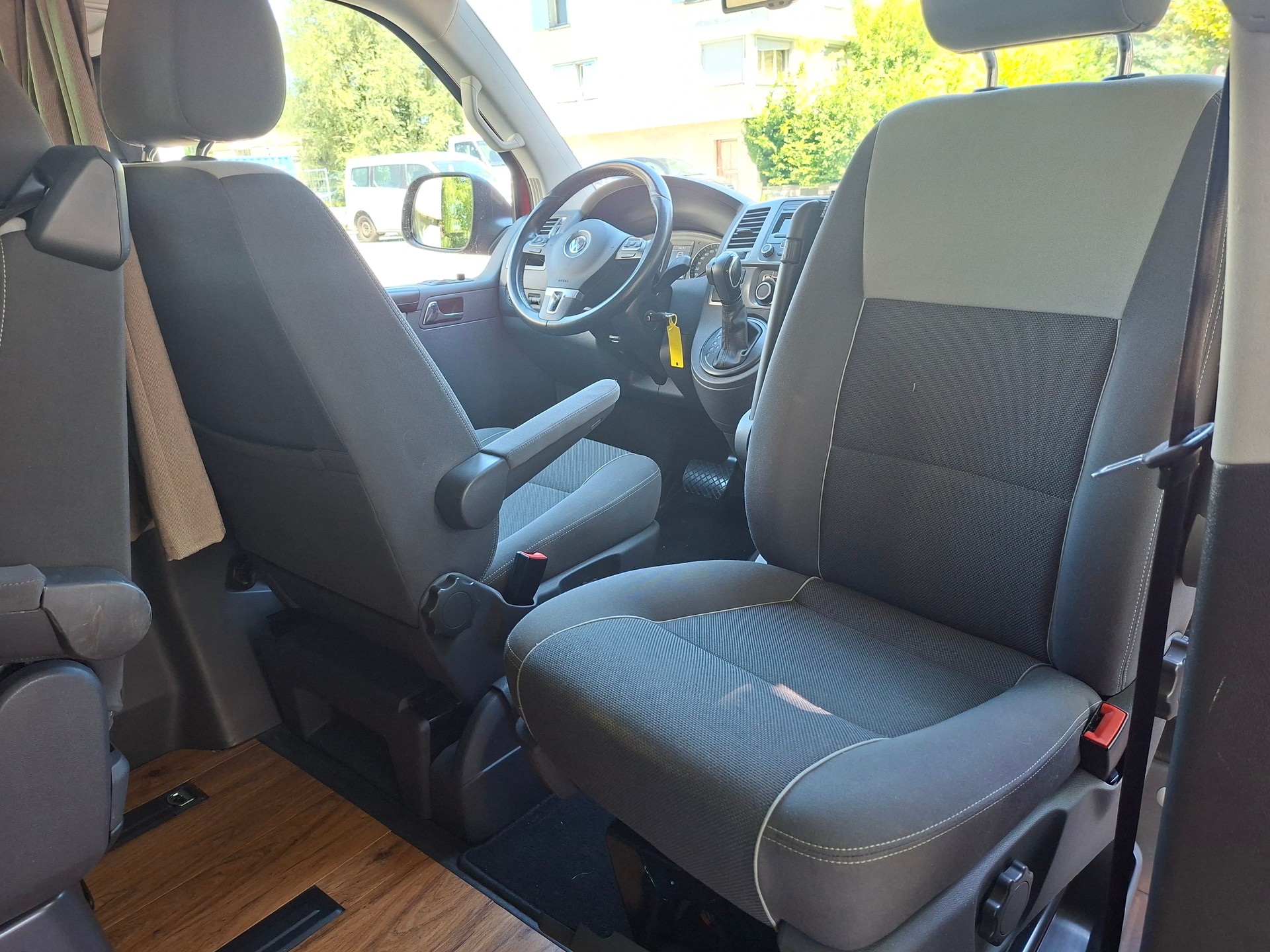 VW VW T5.1 2.0 TDI 140PS DSG AUT. MAREMONTI FAMILYCAMPER 5-7SITZE-image-9
