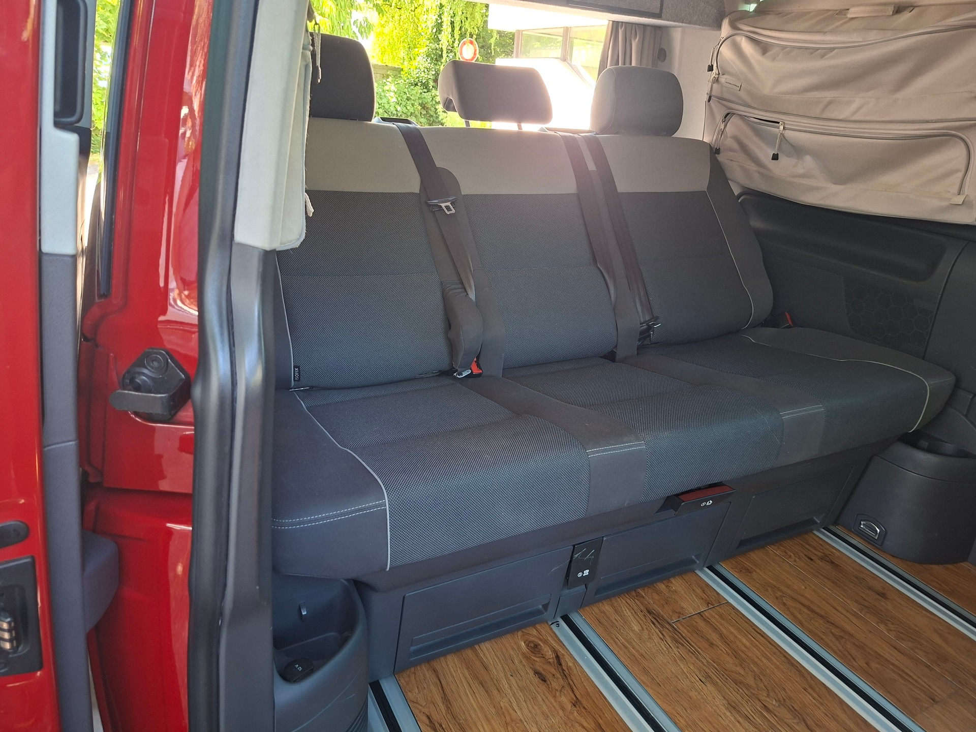 VW VW T5.1 2.0 TDI 140PS DSG AUT. MAREMONTI FAMILYCAMPER 5-7SITZE-image-18