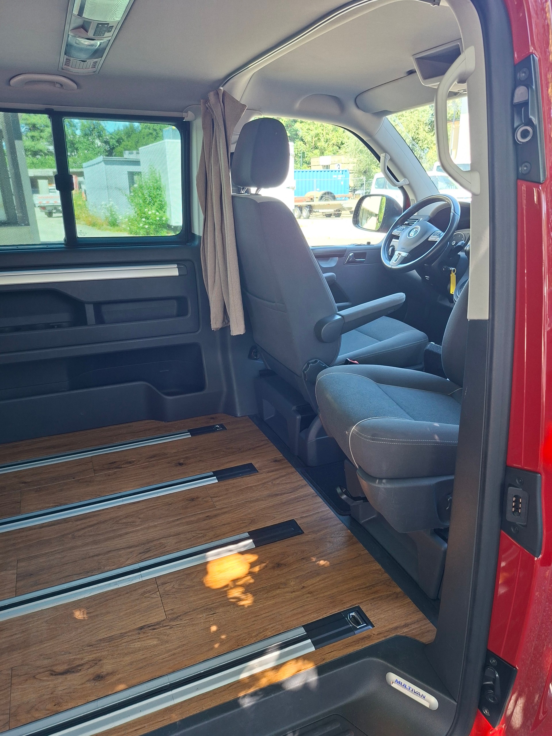 VW VW T5.1 2.0 TDI 140PS DSG AUT. MAREMONTI FAMILYCAMPER 5-7SITZE-image-16