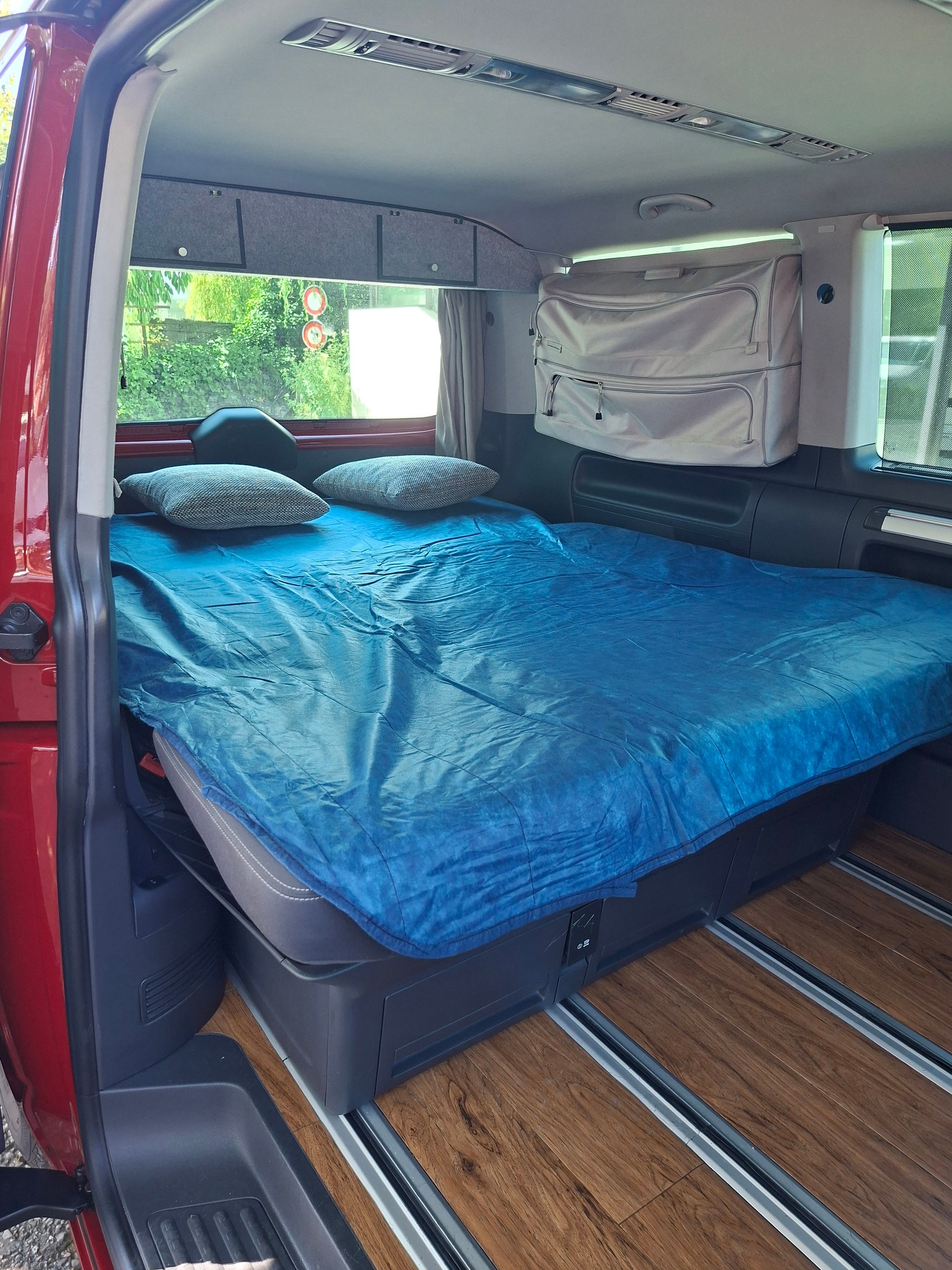 VW VW T5.1 2.0 TDI 140PS DSG AUT. MAREMONTI FAMILYCAMPER 5-7SITZE-image-21