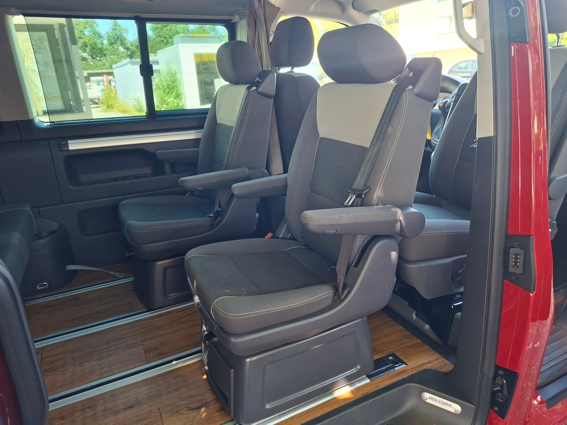 VW VW T5.1 2.0 TDI 140PS DSG AUT. MAREMONTI FAMILYCAMPER 5-7SITZE-image-10