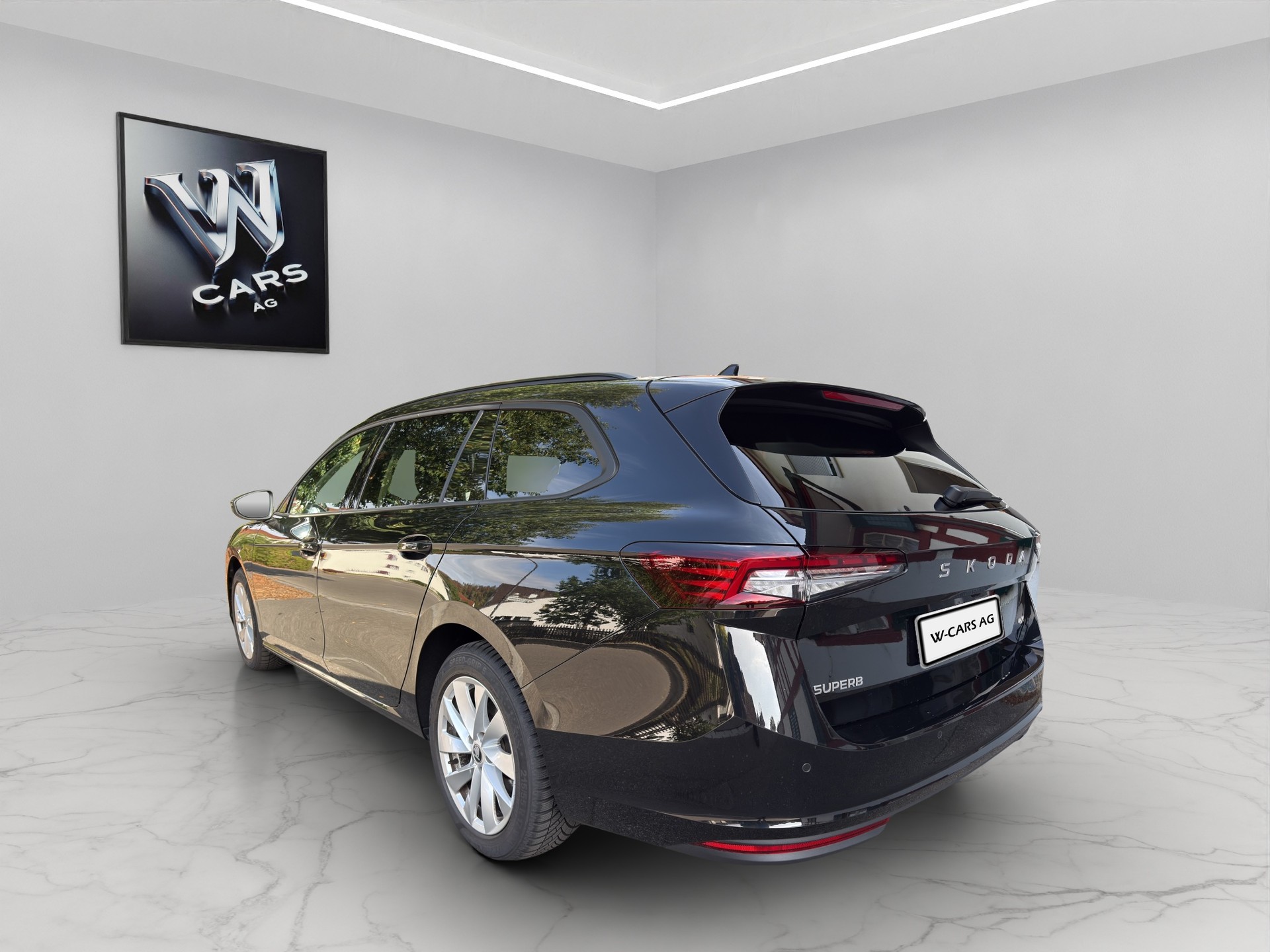 SKODA Superb Combi 2.0 TDi 4x4 DSG * Werksgarantie 36 Monate * 8 fach * AHK * Matrix LED * 40% unter Neupreis *-image-1