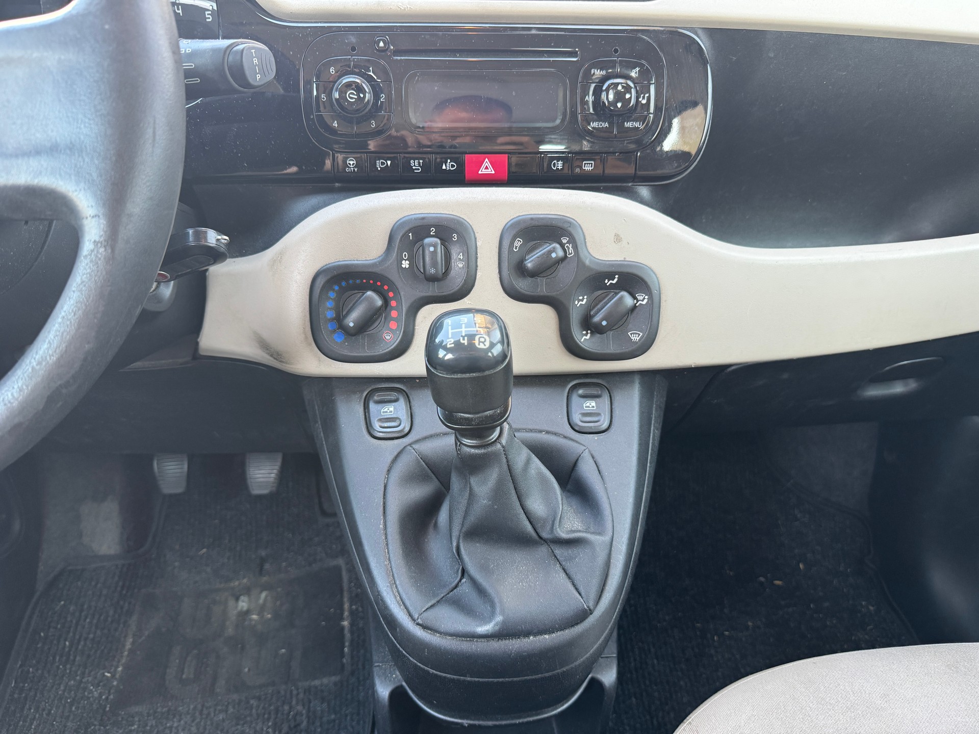 FIAT Panda 1.2 Lounge-image-12