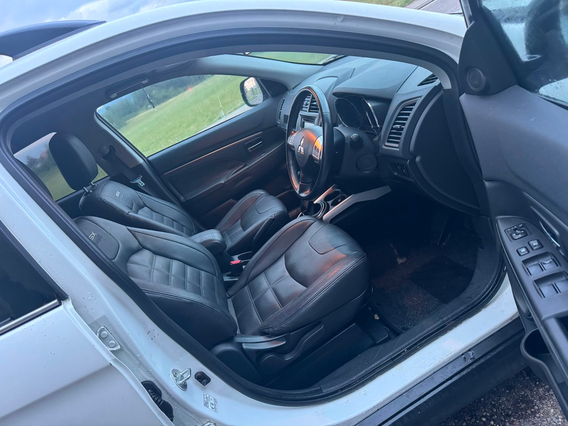 MITSUBISHI ASX 1.8 DID Invite 4WD-image-13