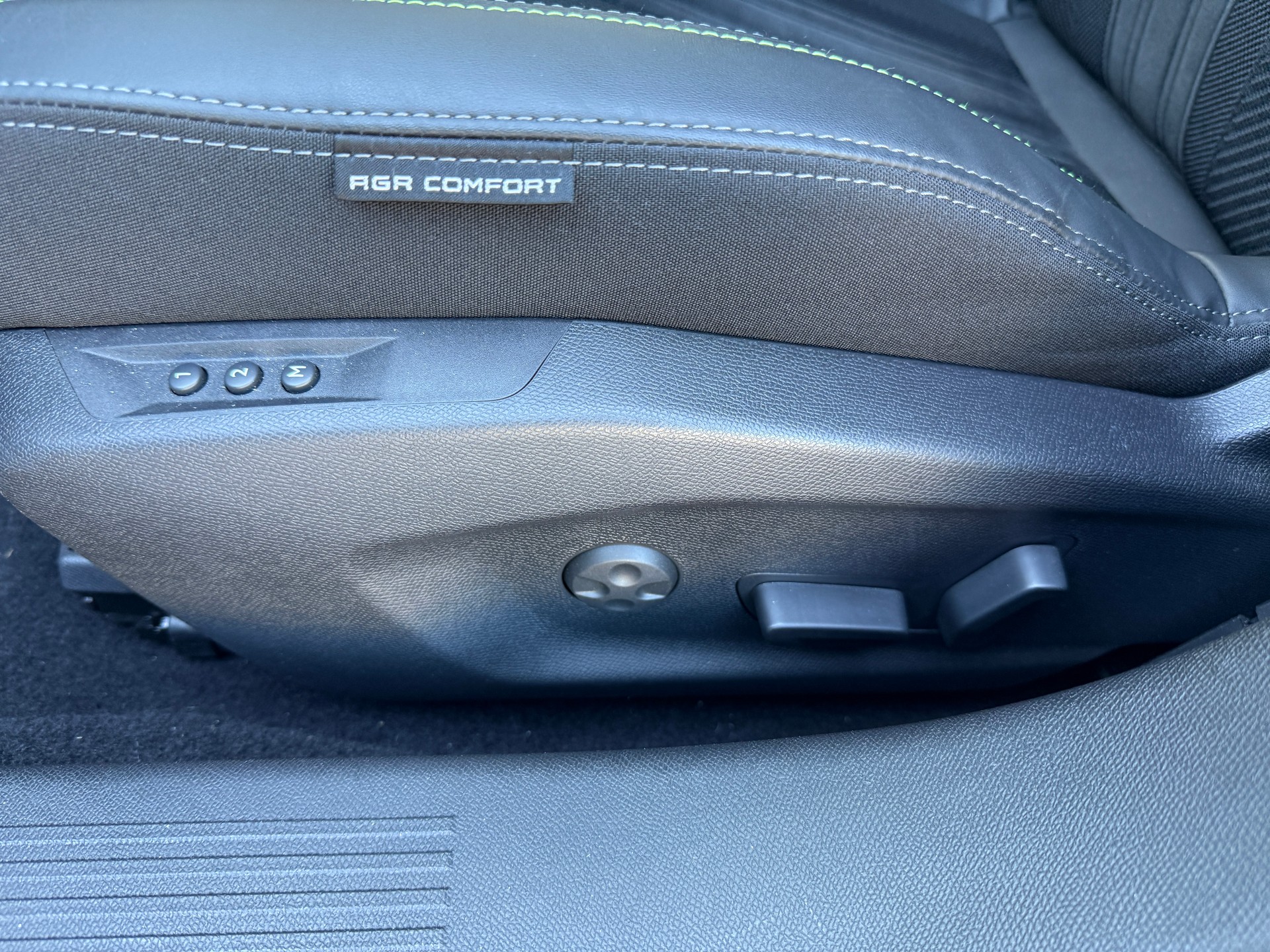 PEUGEOT 308 SW 1.2 HEV 145 GT-image-9