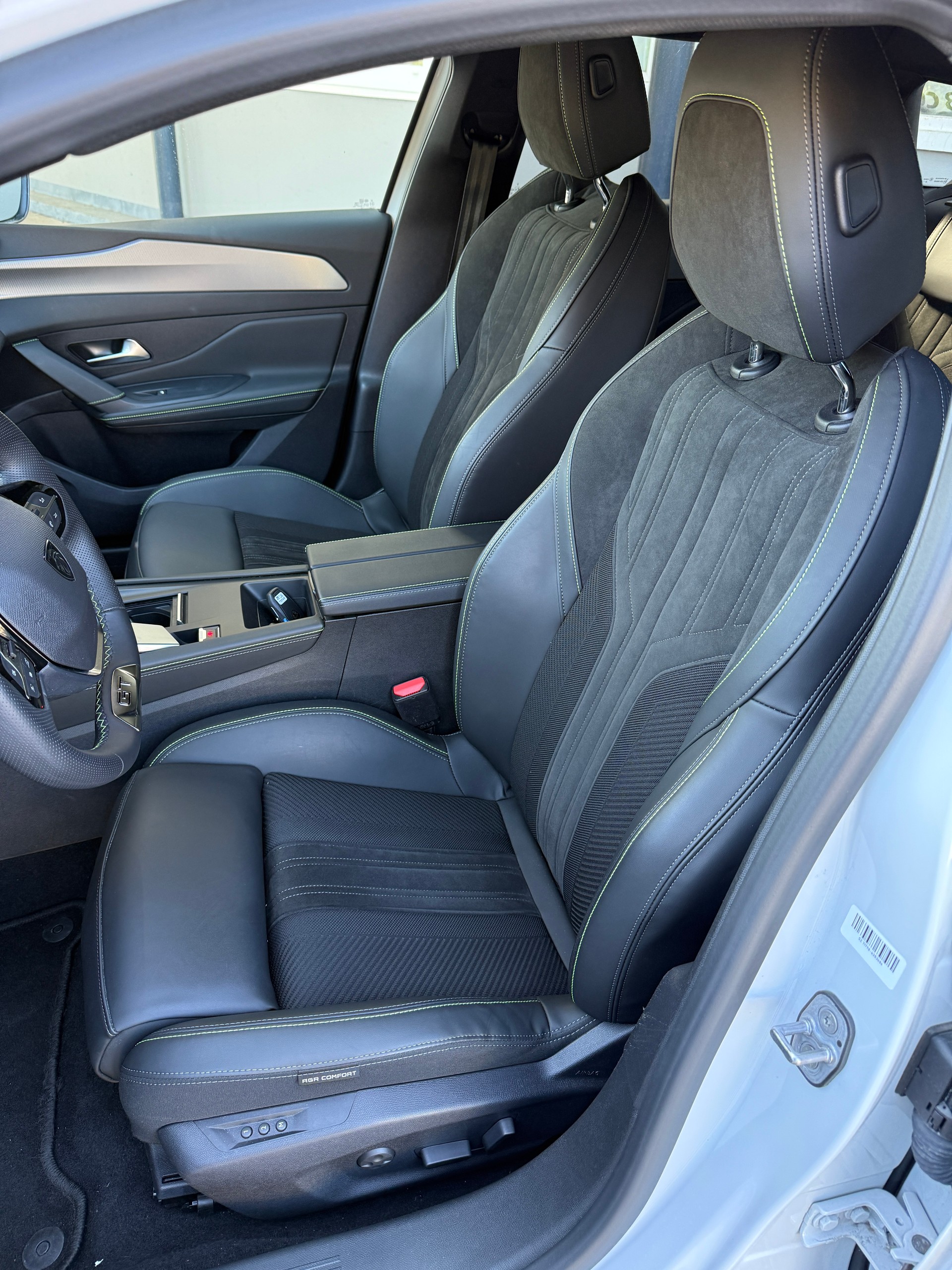 PEUGEOT 308 SW 1.2 HEV 145 GT-image-8
