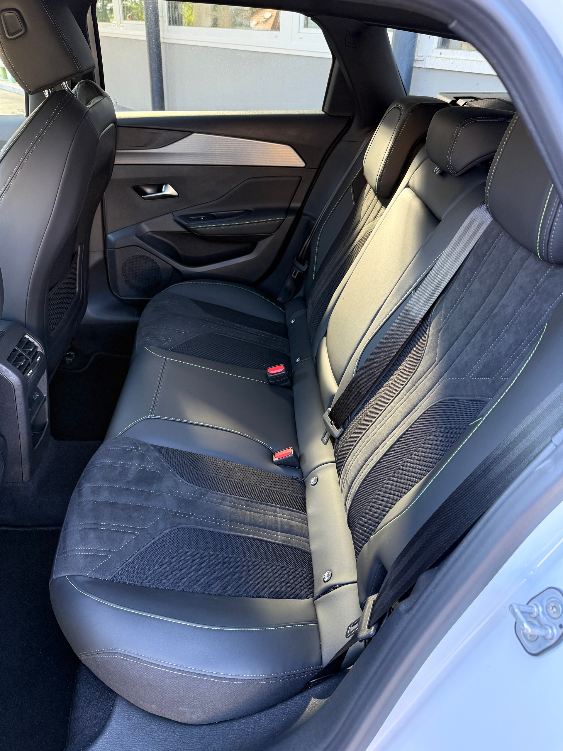 PEUGEOT 308 SW 1.2 HEV 145 GT-image-7