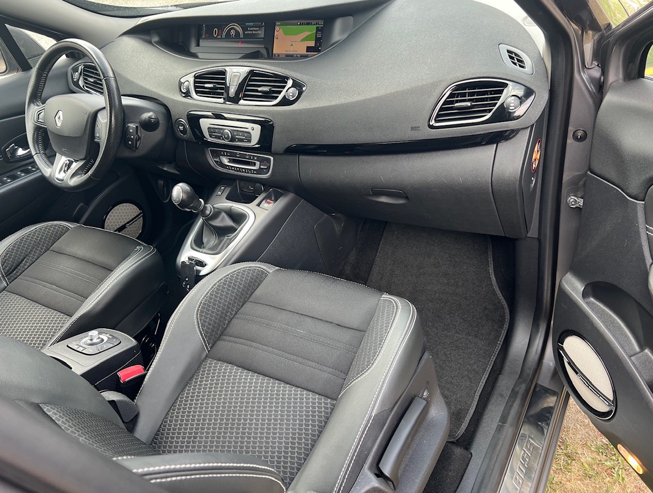 RENAULT Scénic 1.2 16V Turbo Bose-image-7
