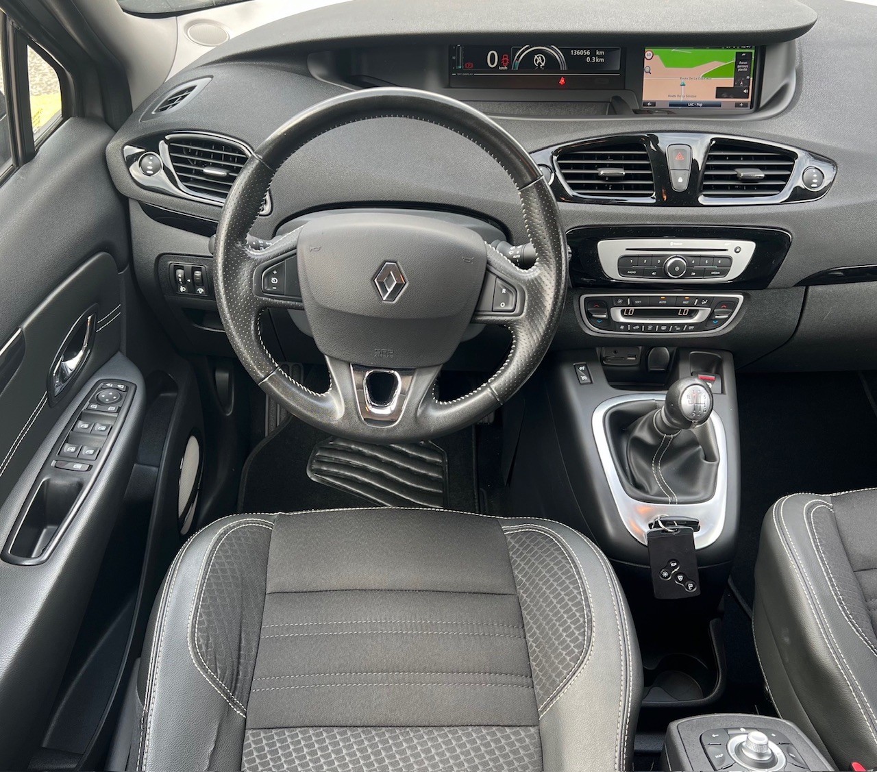 RENAULT Scénic 1.2 16V Turbo Bose-image-9