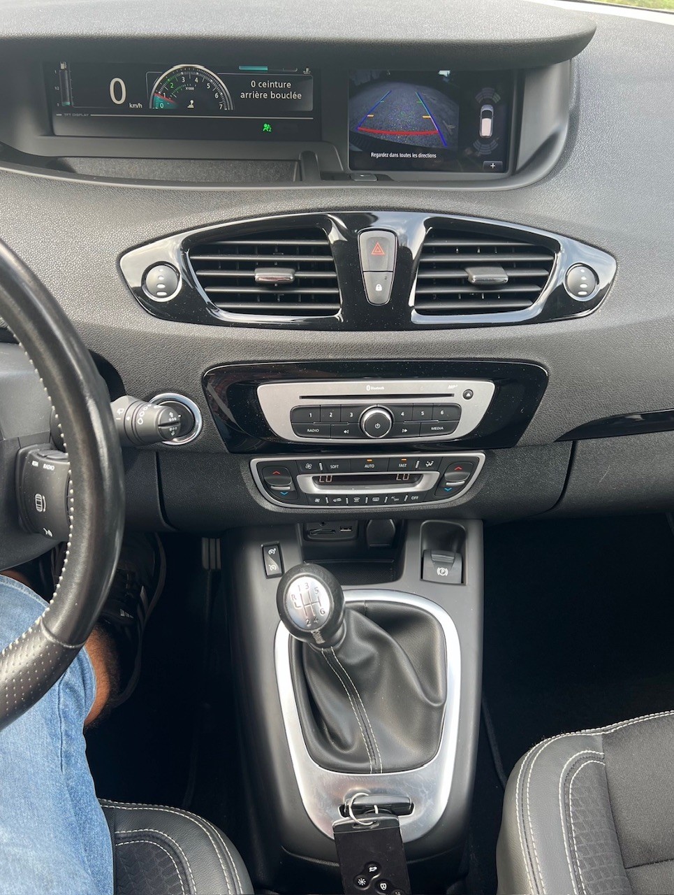 RENAULT Scénic 1.2 16V Turbo Bose-image-11