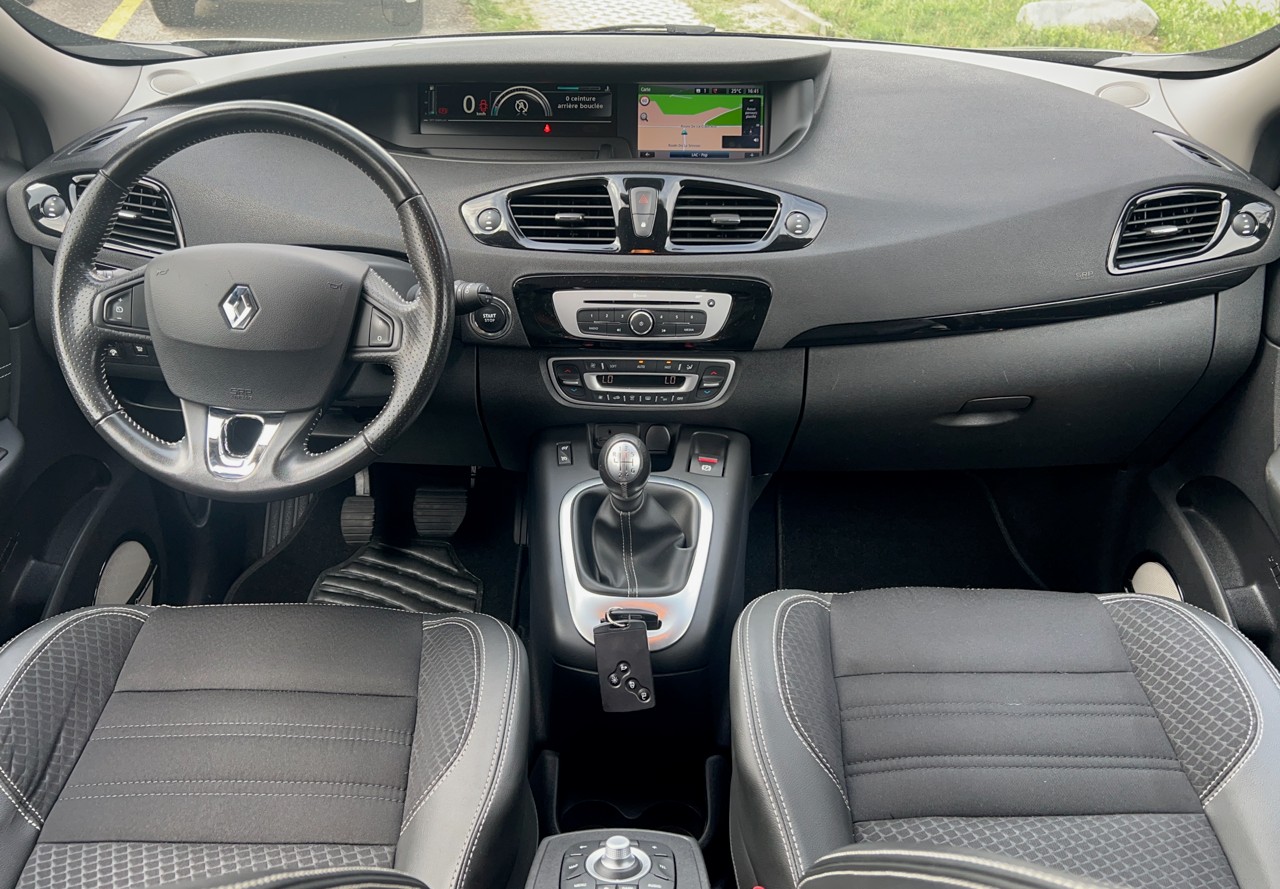 RENAULT Scénic 1.2 16V Turbo Bose-image-8
