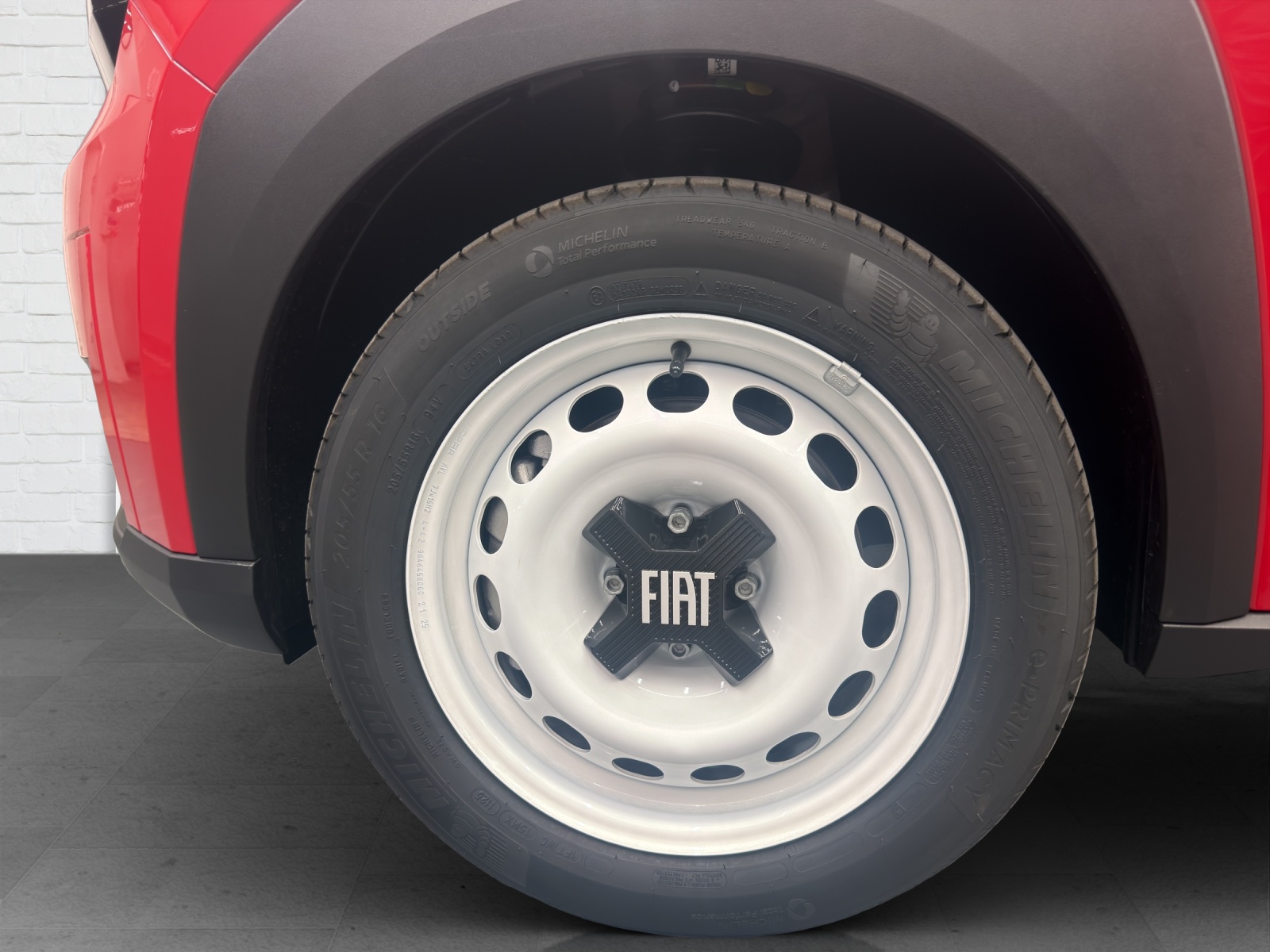 FIAT Grande Panda Red BEV-image-5