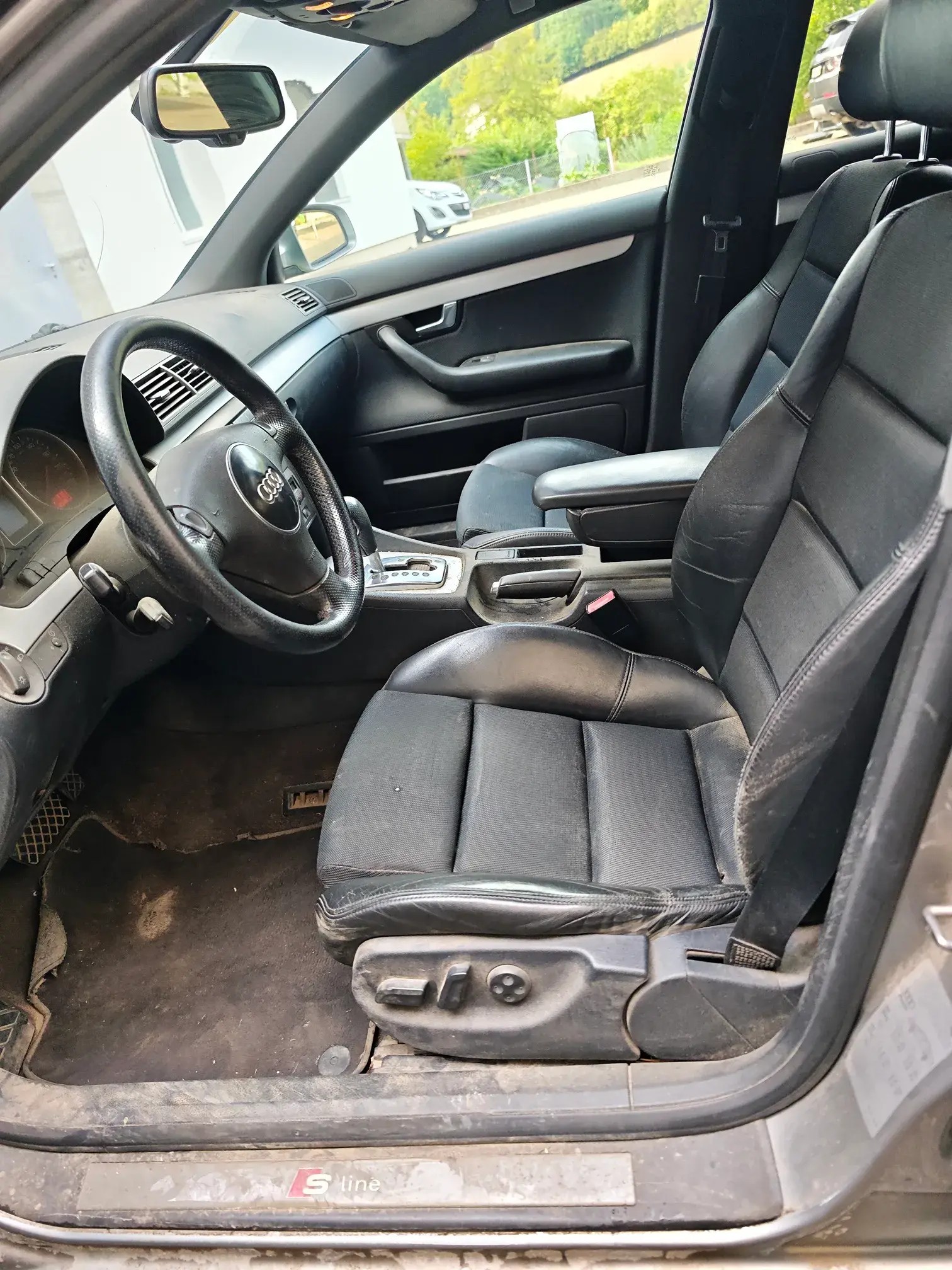 AUDI A4 Avant 1.8 T-image-6