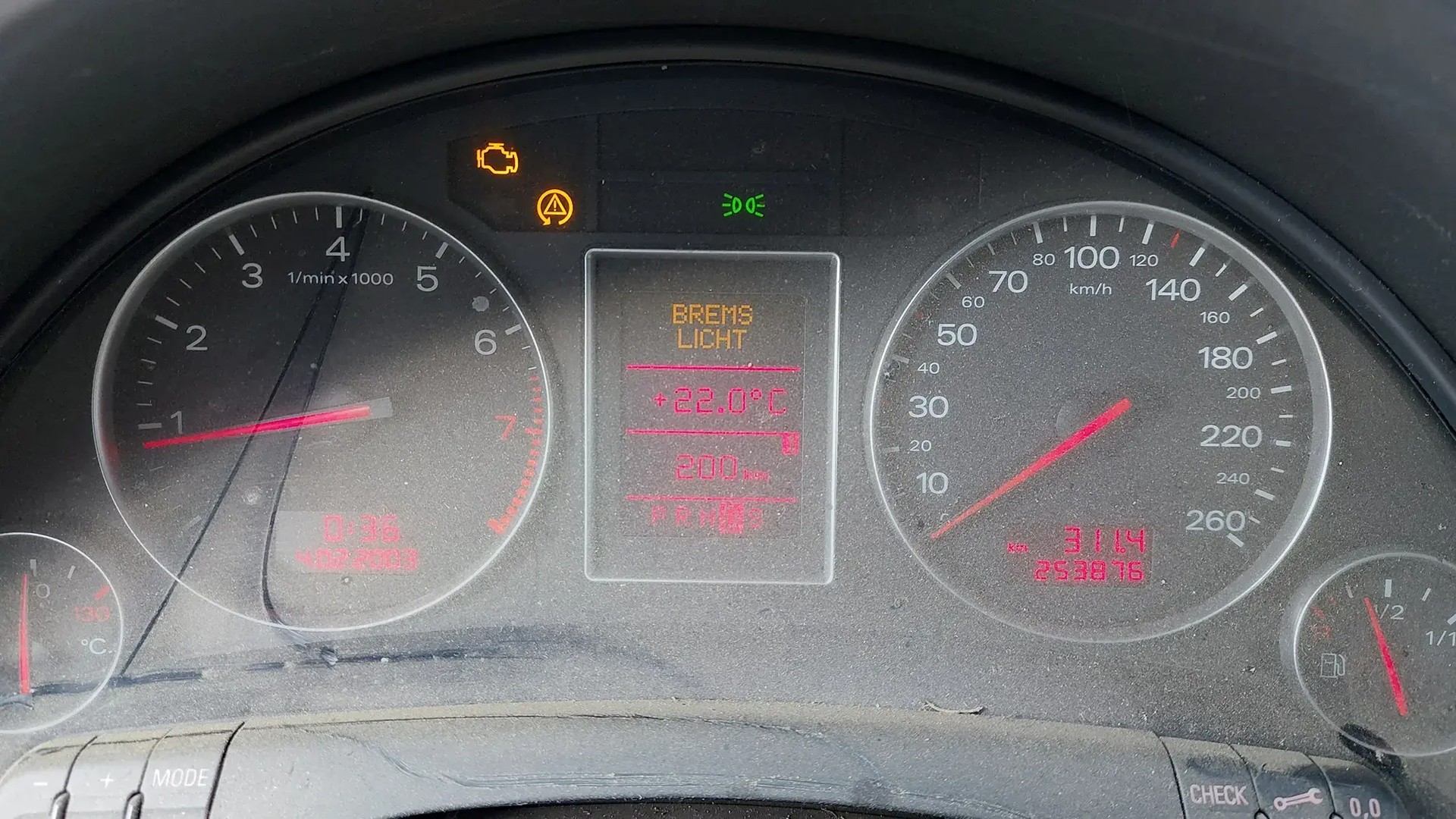 AUDI A4 Avant 1.8 T-image-9