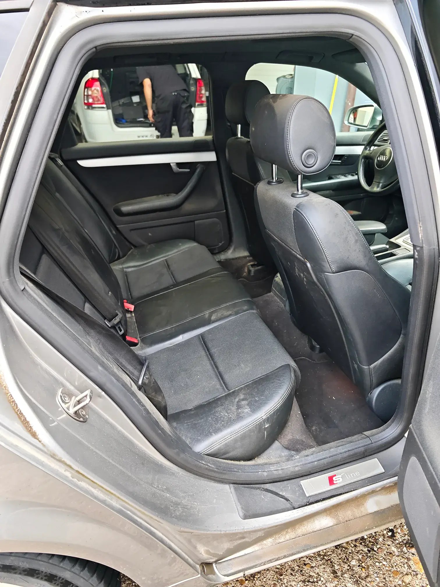 AUDI A4 Avant 1.8 T-image-7
