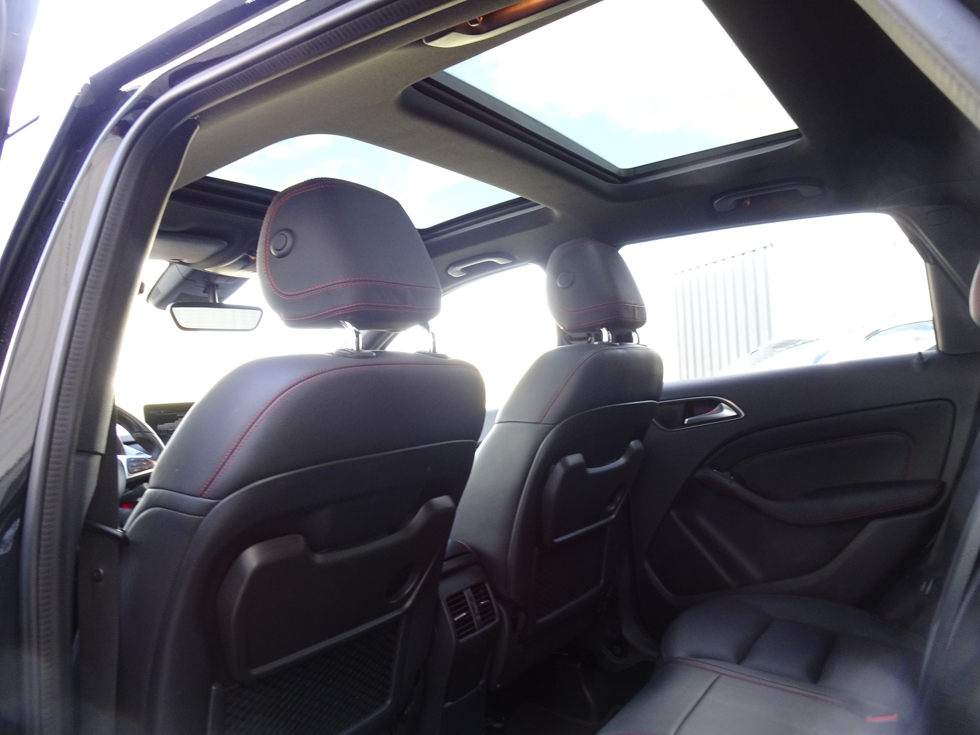 MERCEDES-BENZ B 220 AMG Line 4Matic 7G-DCT-image-8