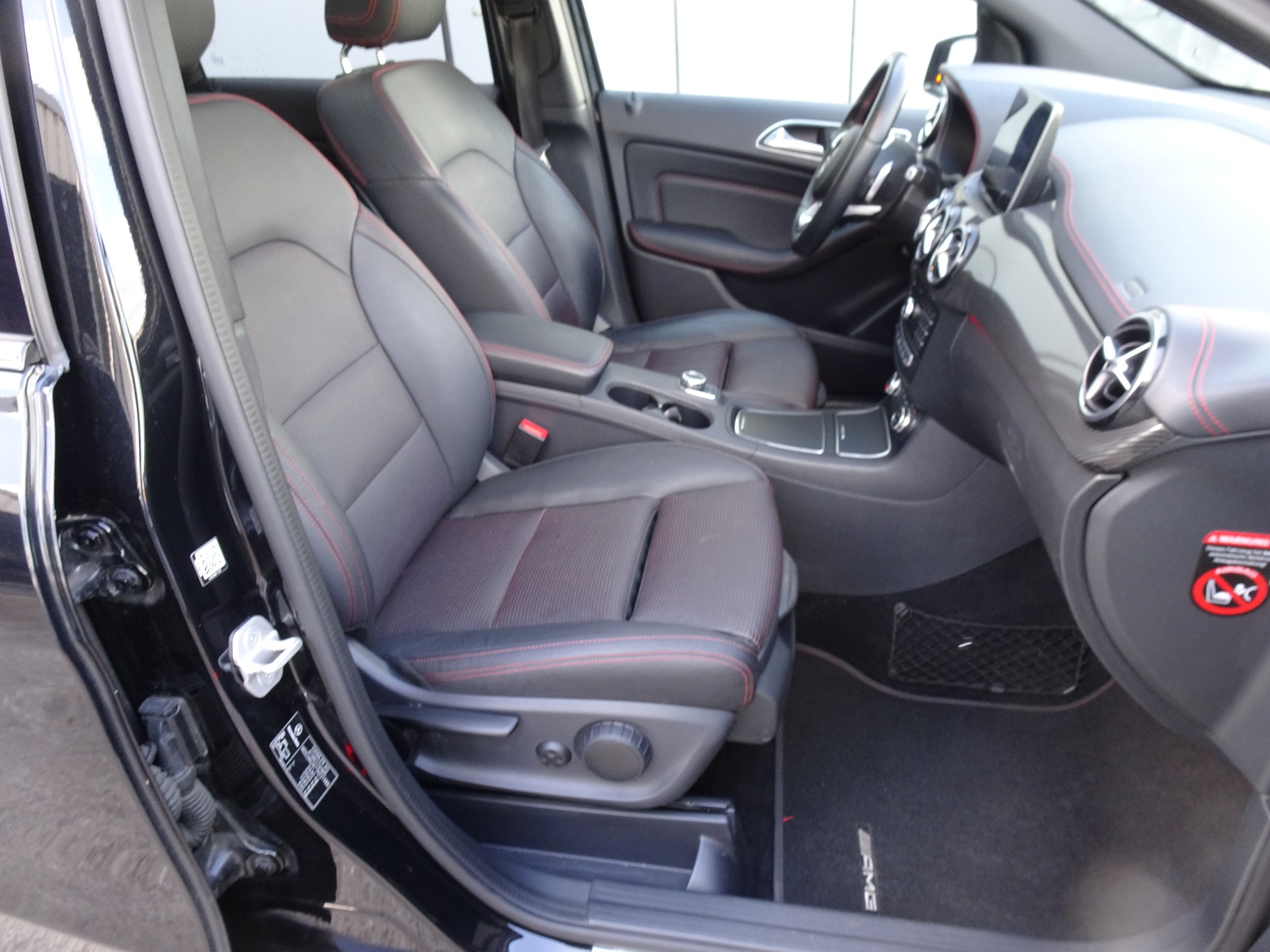 MERCEDES-BENZ B 220 AMG Line 4Matic 7G-DCT-image-10