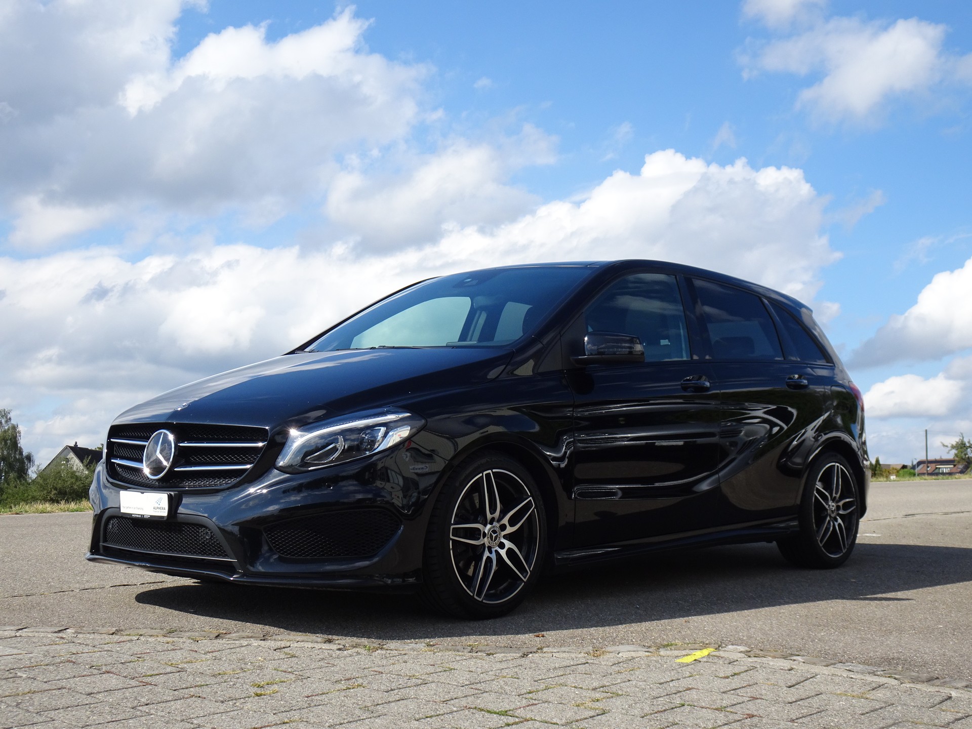 MERCEDES-BENZ B 220 AMG Line 4Matic 7G-DCT-image-0