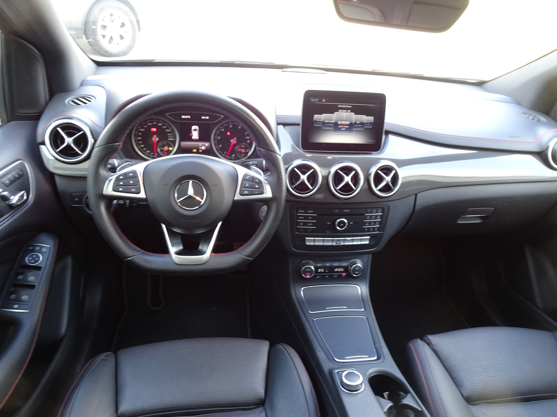 MERCEDES-BENZ B 220 AMG Line 4Matic 7G-DCT-image-9