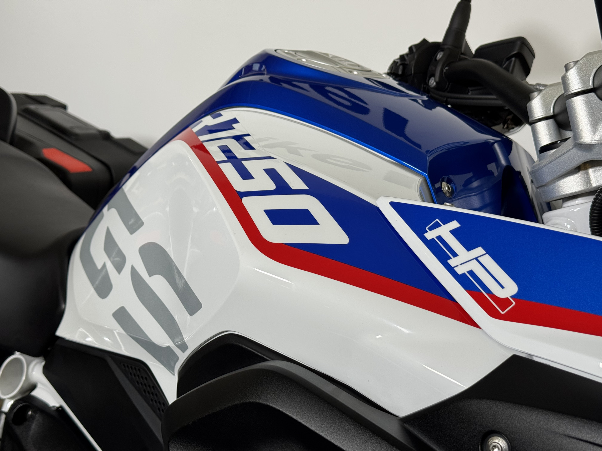 BMW R 1250 GS HP mit Werkstieferlegung-showroom-element-3