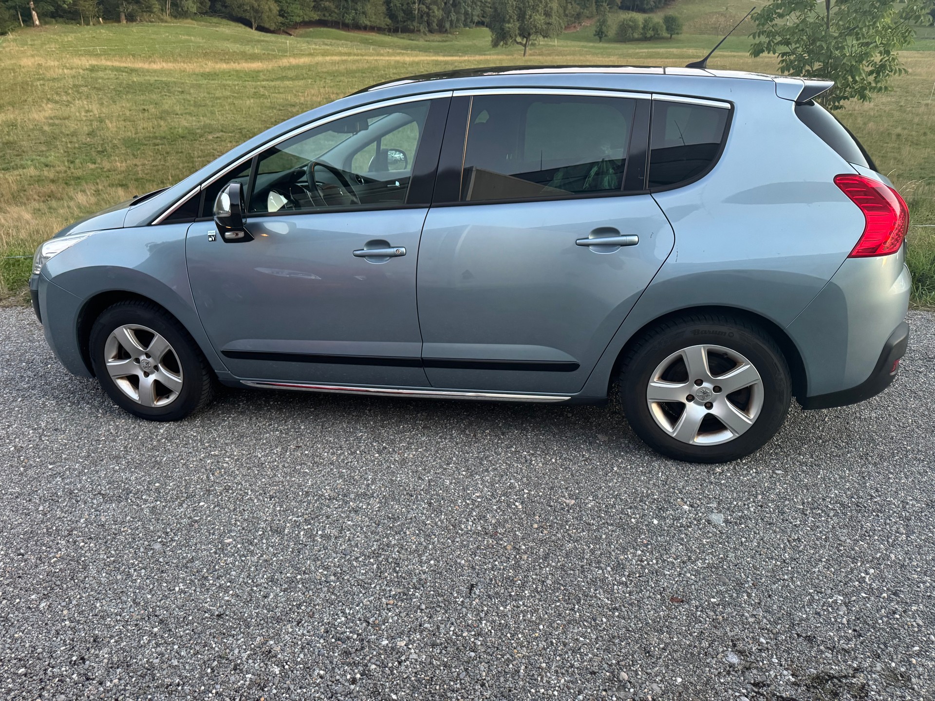 PEUGEOT 3008 HYbrid4 2.0 HDI EGS6-image-4