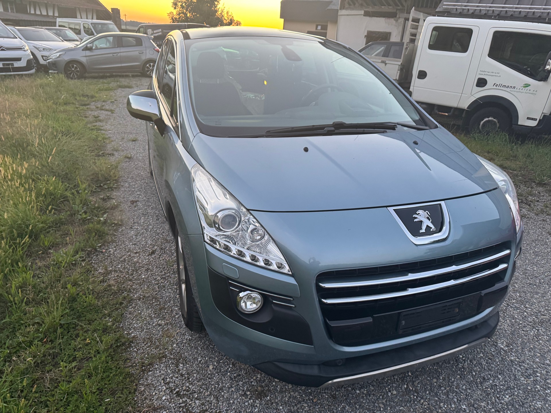 PEUGEOT 3008 HYbrid4 2.0 HDI EGS6-showroom-element-2