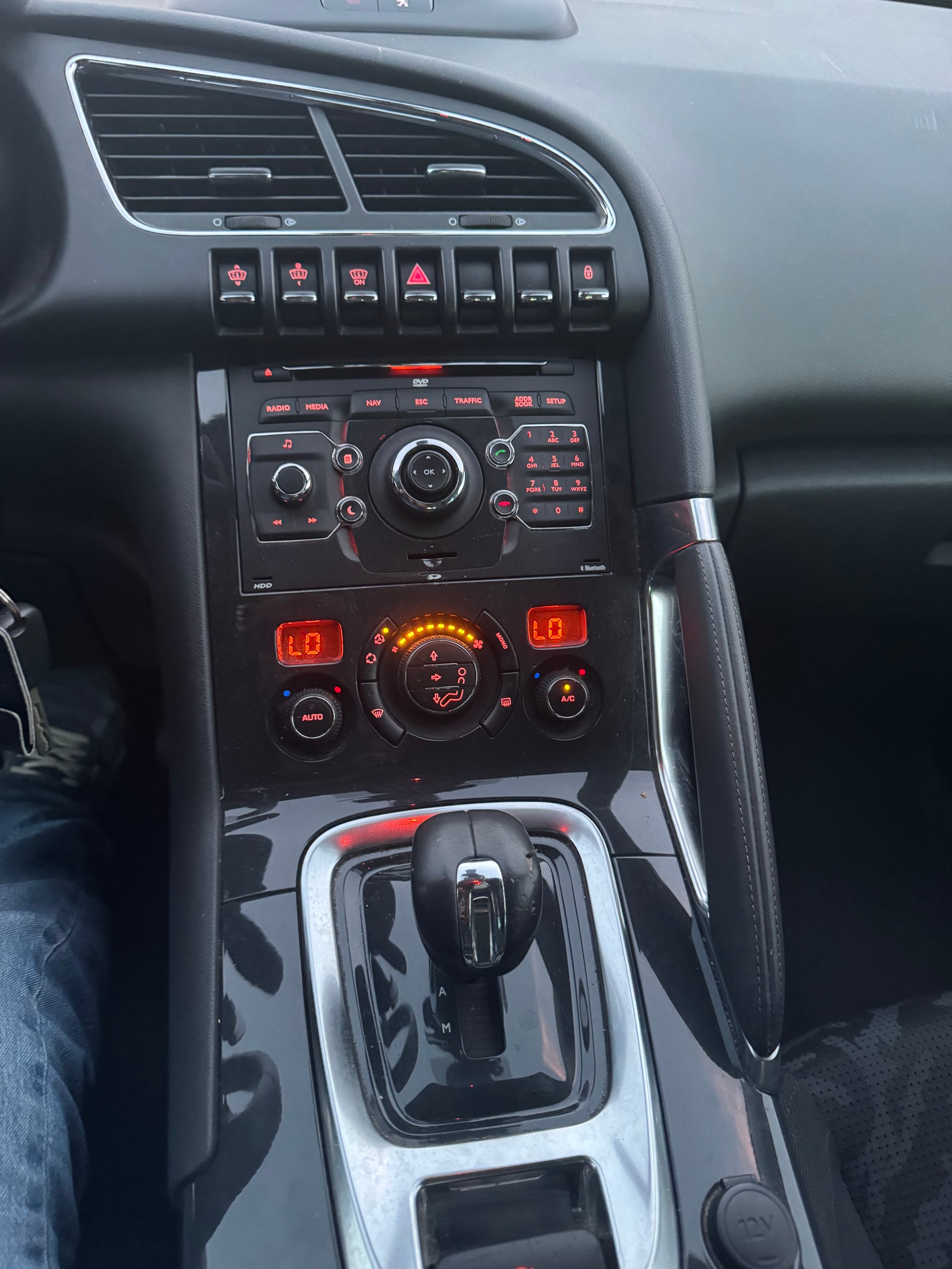 PEUGEOT 3008 HYbrid4 2.0 HDI EGS6-image-11