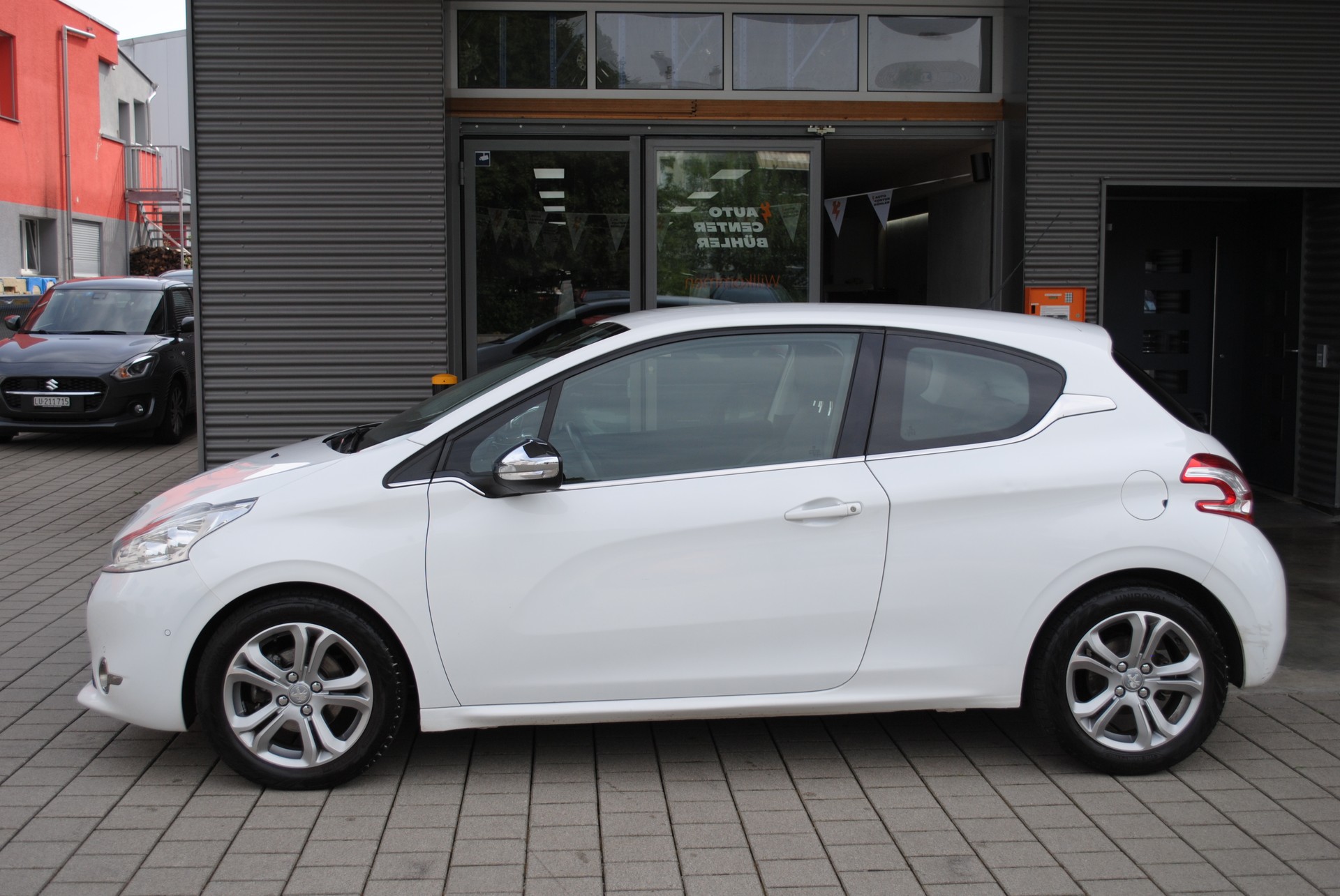 PEUGEOT 208 1.6 VTI Allure-image-3