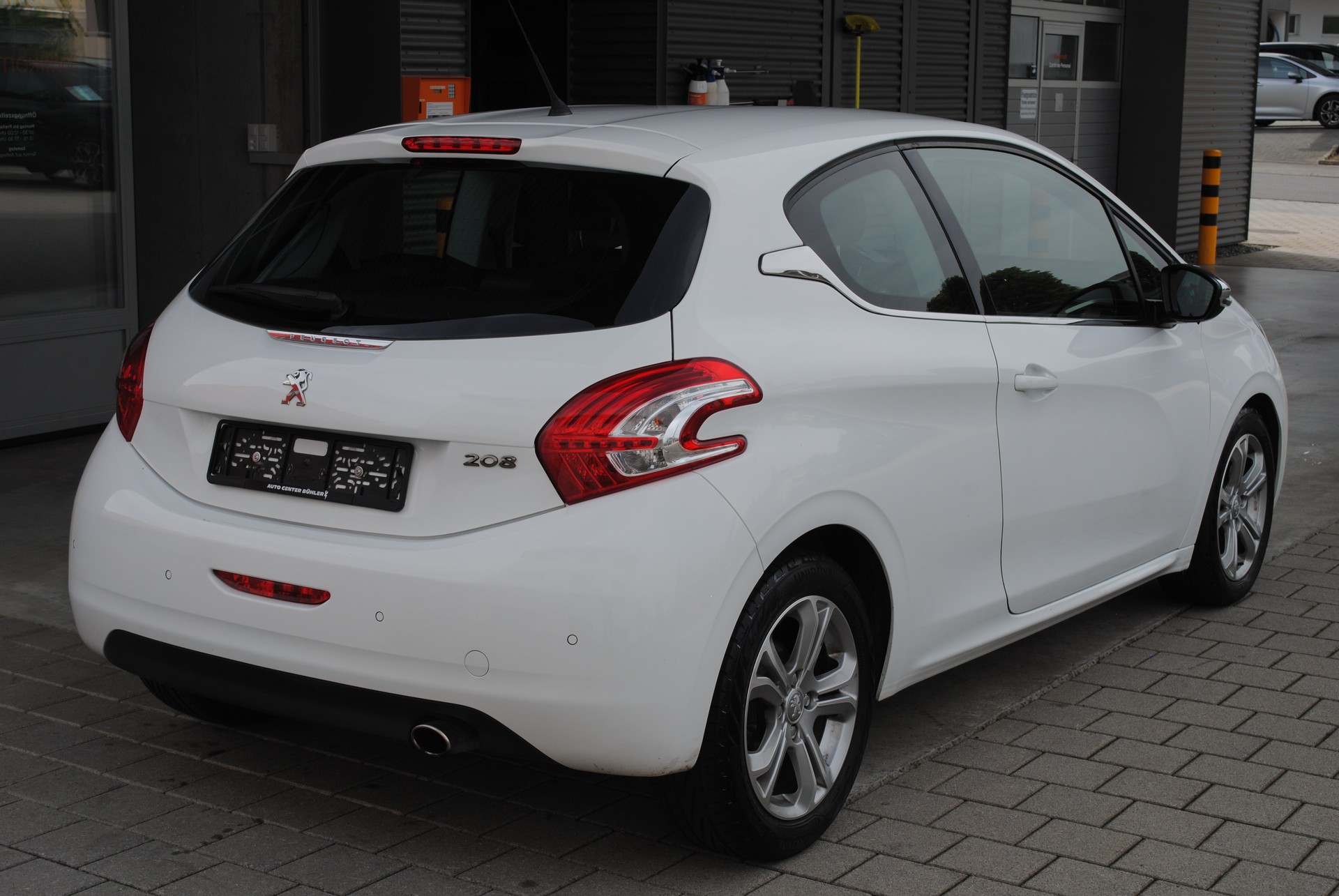 PEUGEOT 208 1.6 VTI Allure-image-5