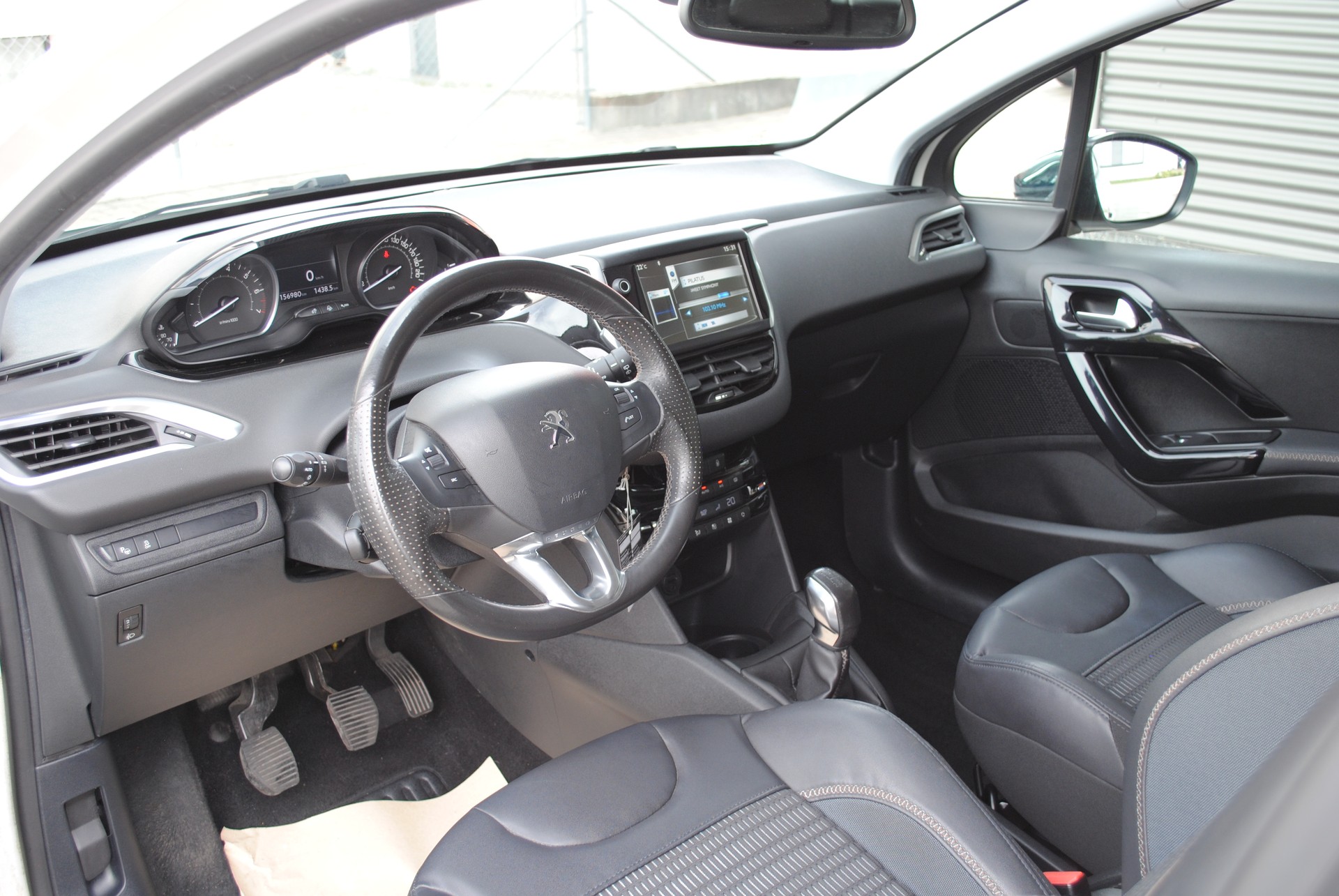 PEUGEOT 208 1.6 VTI Allure-image-10