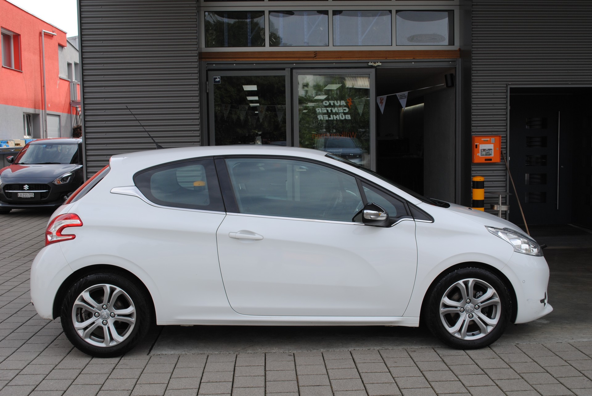 PEUGEOT 208 1.6 VTI Allure-image-7