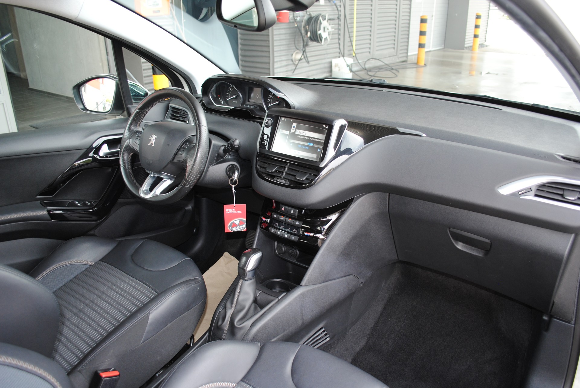 PEUGEOT 208 1.6 VTI Allure-image-11