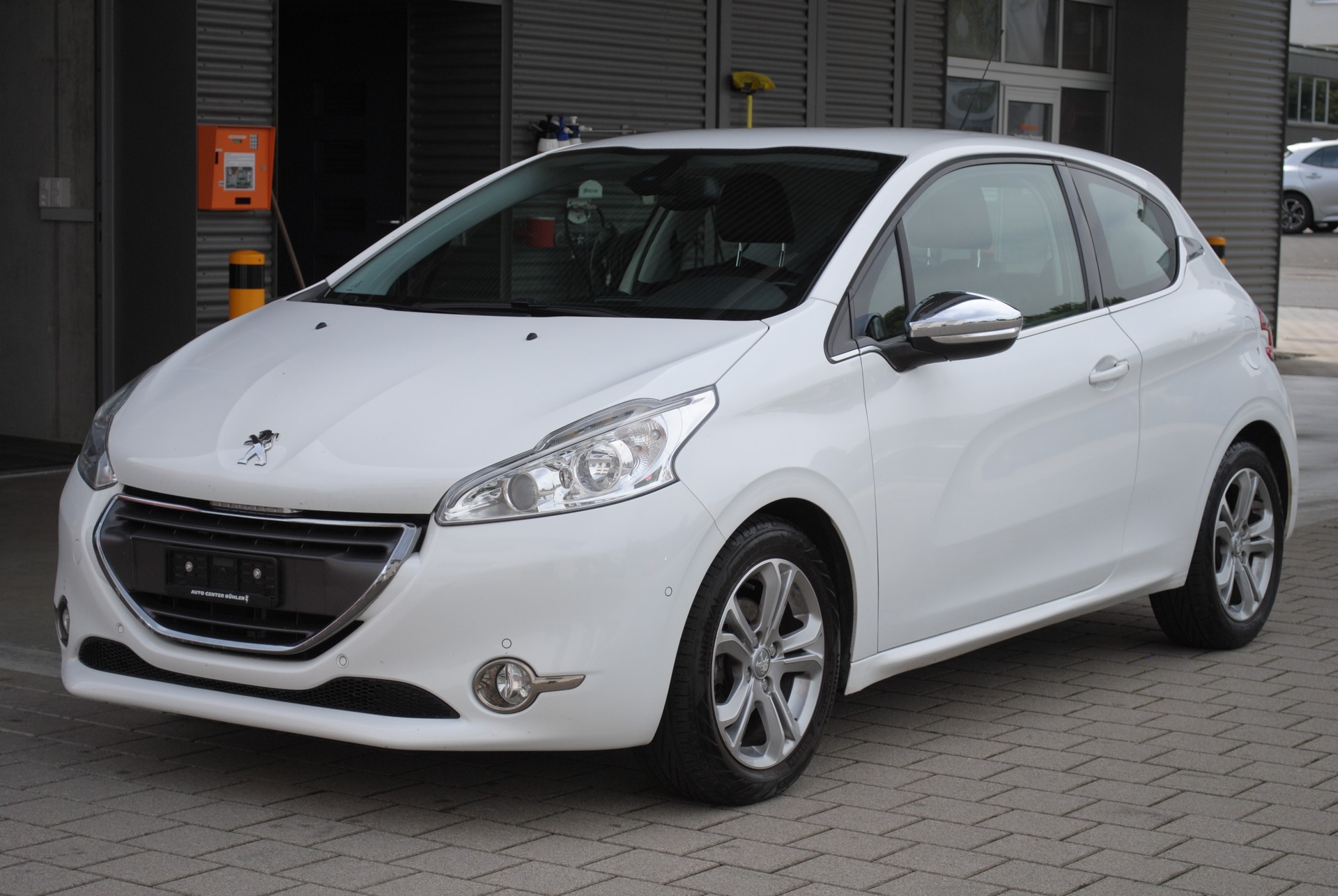PEUGEOT 208 1.6 VTI Allure-image-0