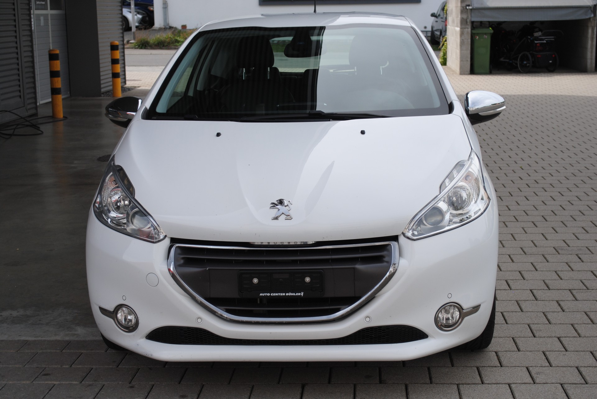 PEUGEOT 208 1.6 VTI Allure-image-1
