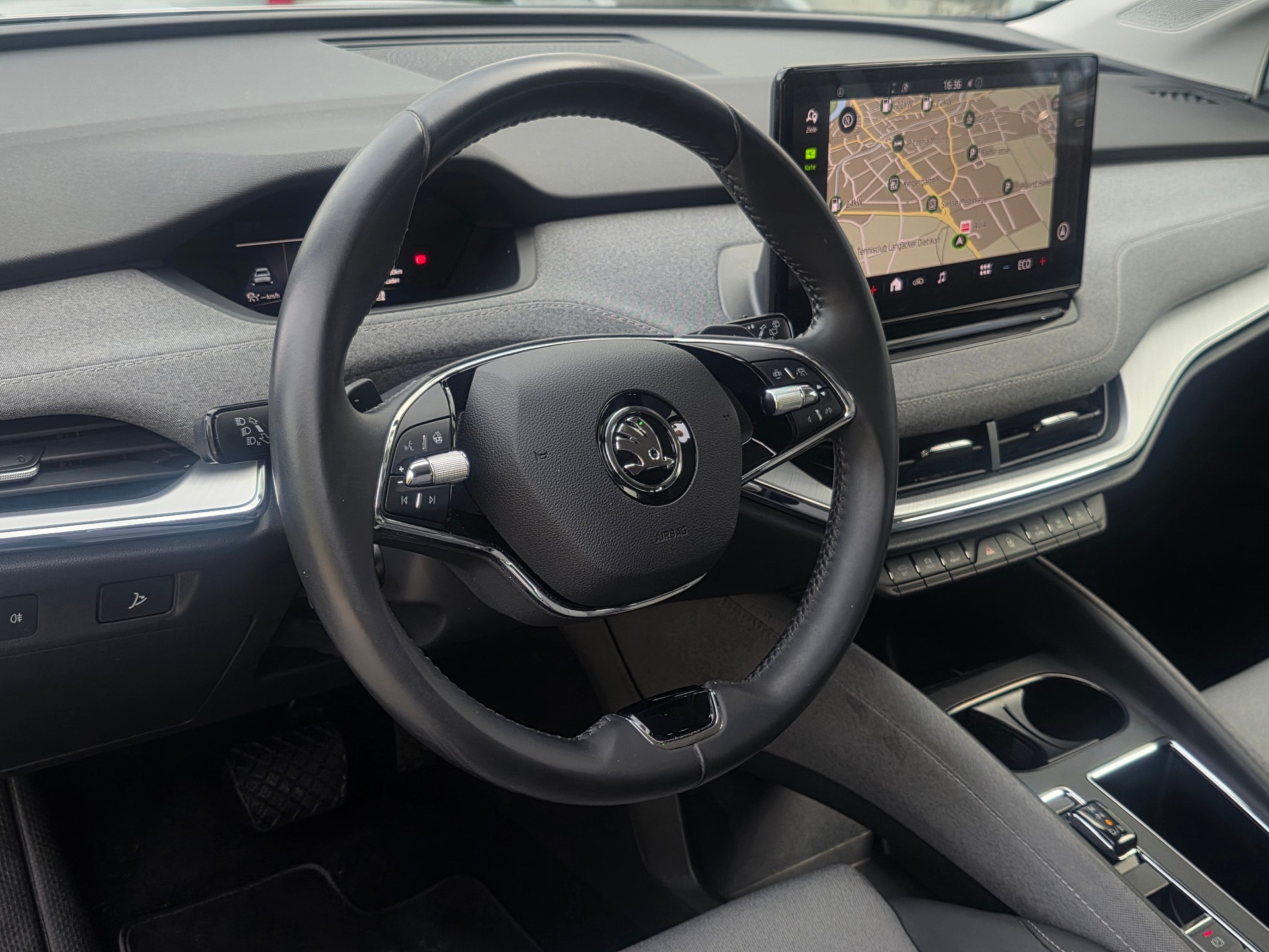SKODA Enyaq iV 80 * CH-Fahrzeug * Top Zustand *-image-8